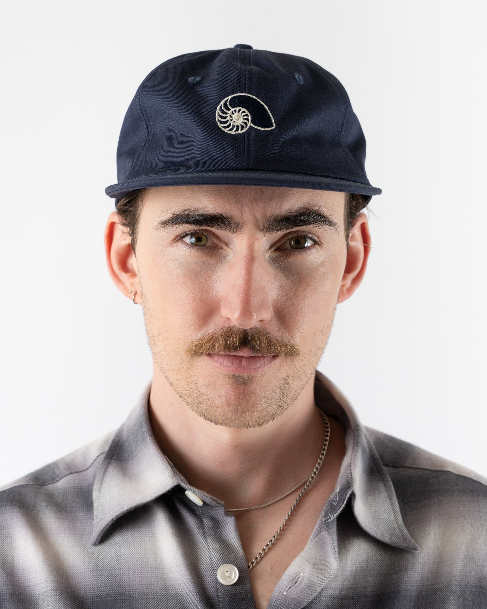 Aaron Levine Nautilus Cap in Navy