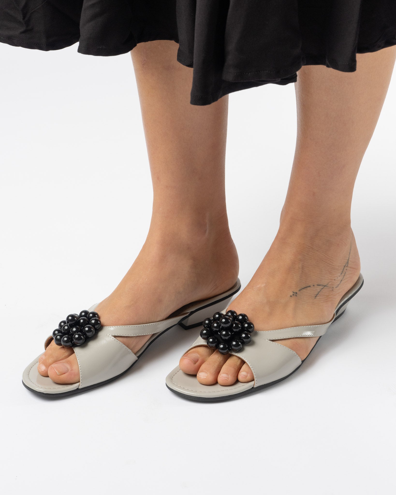 About Arianne Flora Heel in Grey/Black