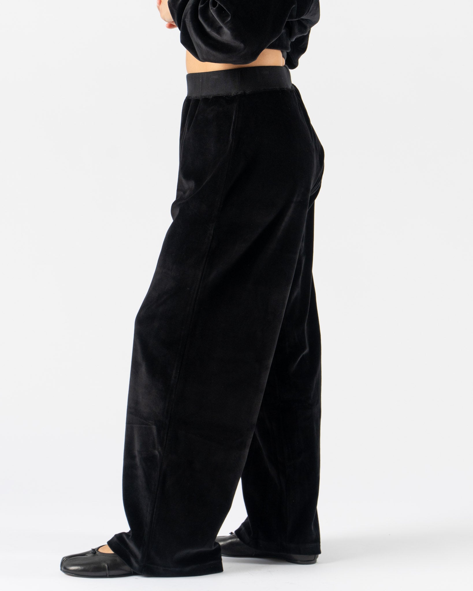 Baserange Tre Sweatpants in Black