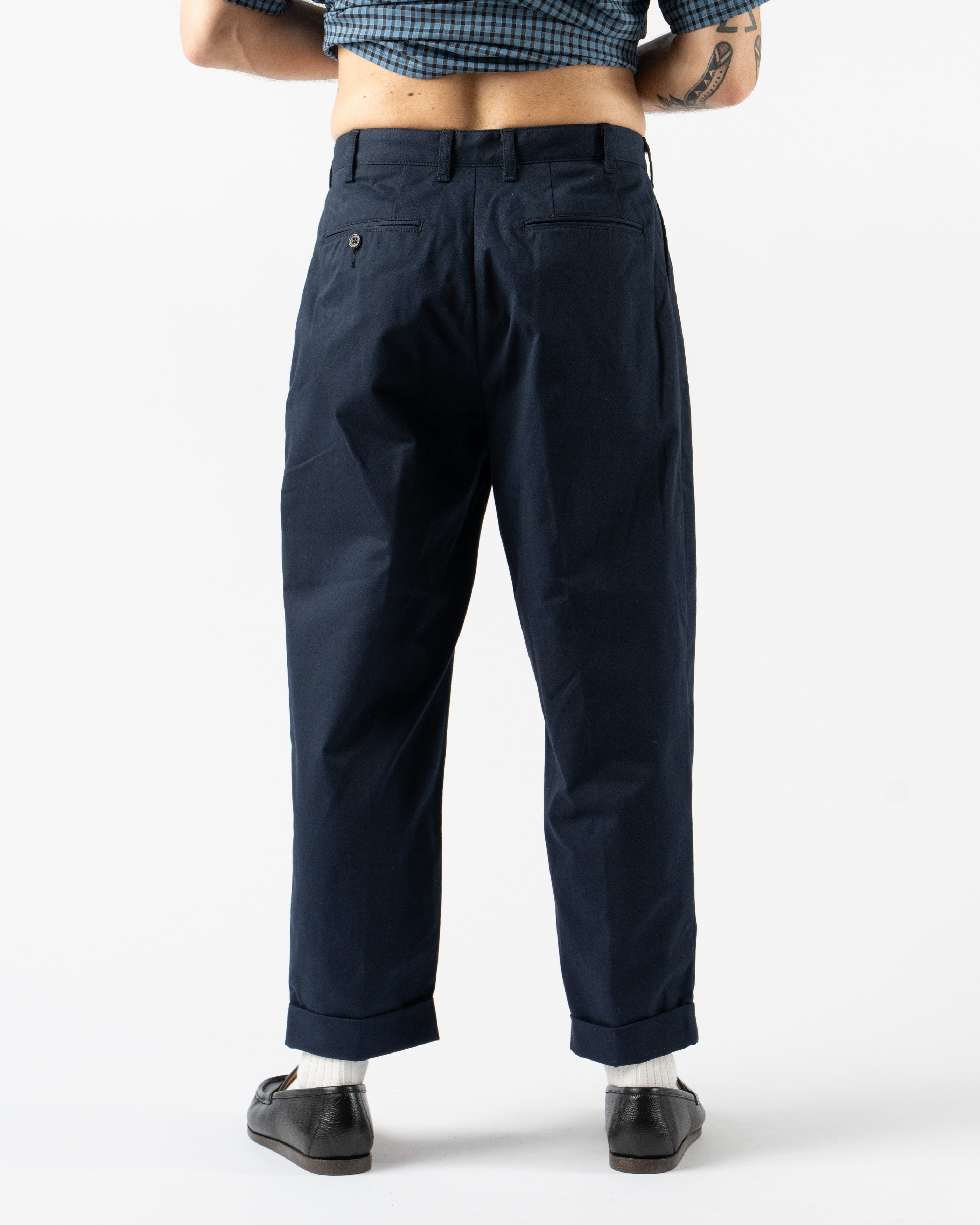 Beams Plus 2-Pleats Twill Trousers in Navy – refined men’s trousers made from sturdy cotton twill, featuring a classic double-pleat front, relaxed tapered silhouette, and deep navy hue for timeless, versatile styling.