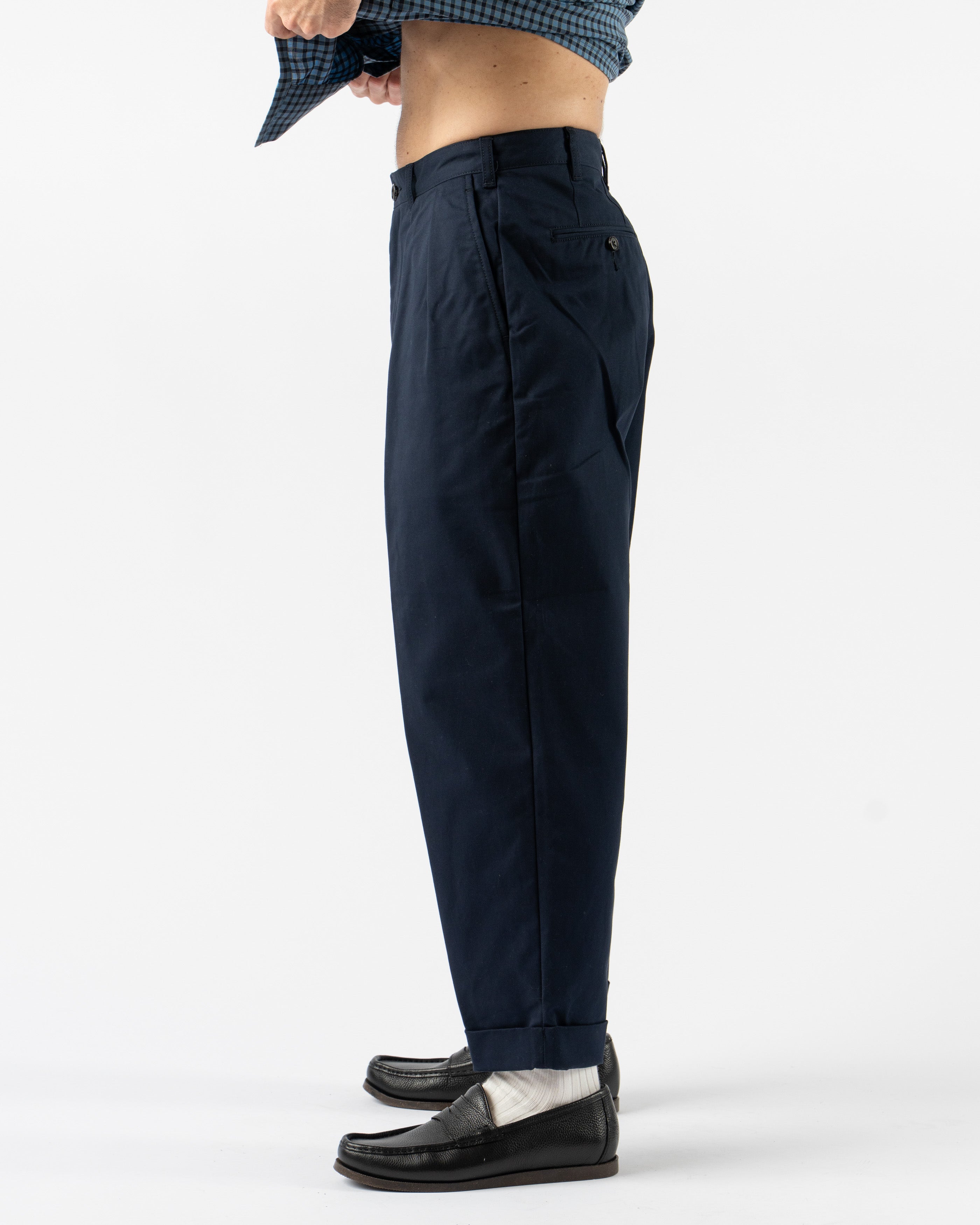 Beams Plus 2-Pleats Twill Trousers in Navy – refined men’s trousers made from sturdy cotton twill, featuring a classic double-pleat front, relaxed tapered silhouette, and deep navy hue for timeless, versatile styling.