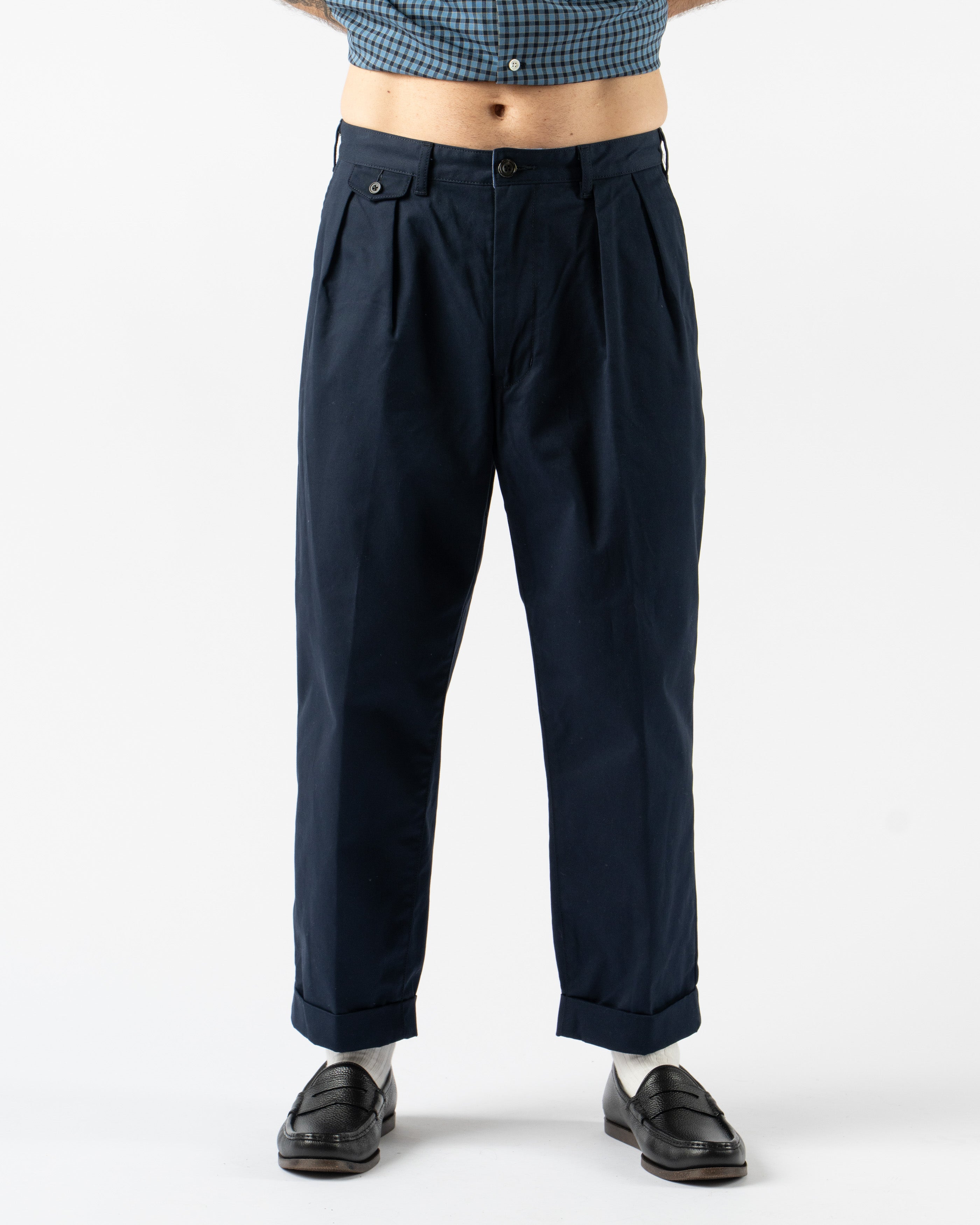 Beams Plus 2-Pleats Twill Trousers in Navy – refined men’s trousers made from sturdy cotton twill, featuring a classic double-pleat front, relaxed tapered silhouette, and deep navy hue for timeless, versatile styling.