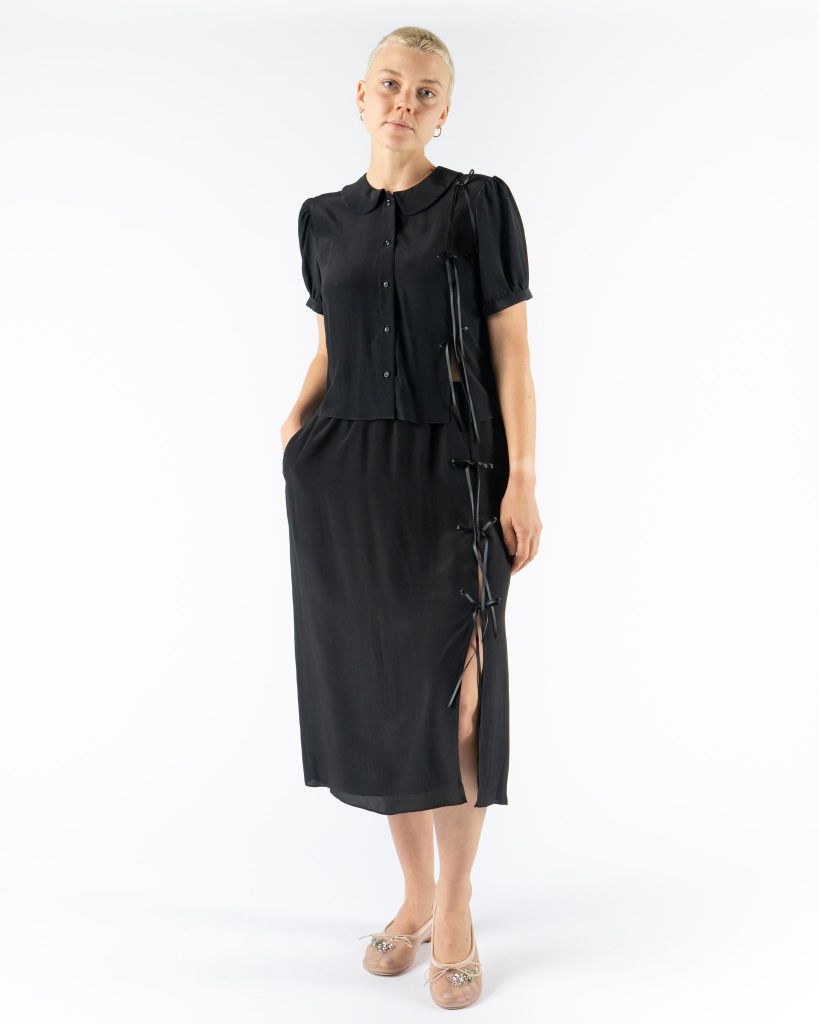 Simone Rocha Cropped Bow Slit Puff Sleeve Shirt in Black Crepe de Chine