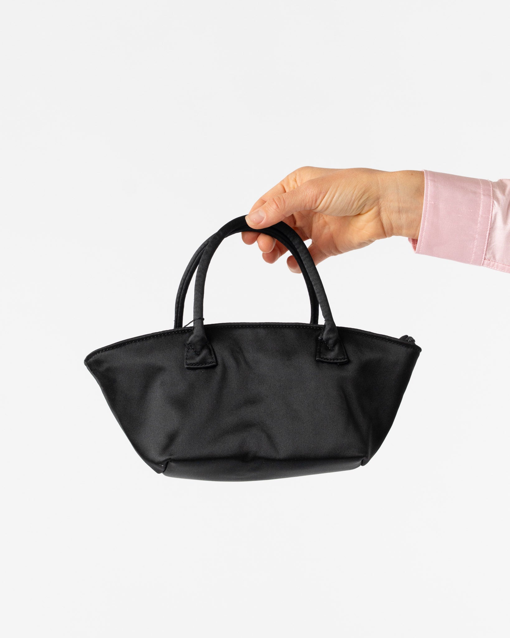 TAKE　haiバッグ Hai Otte Bag in Black Curated at Jake and Jones