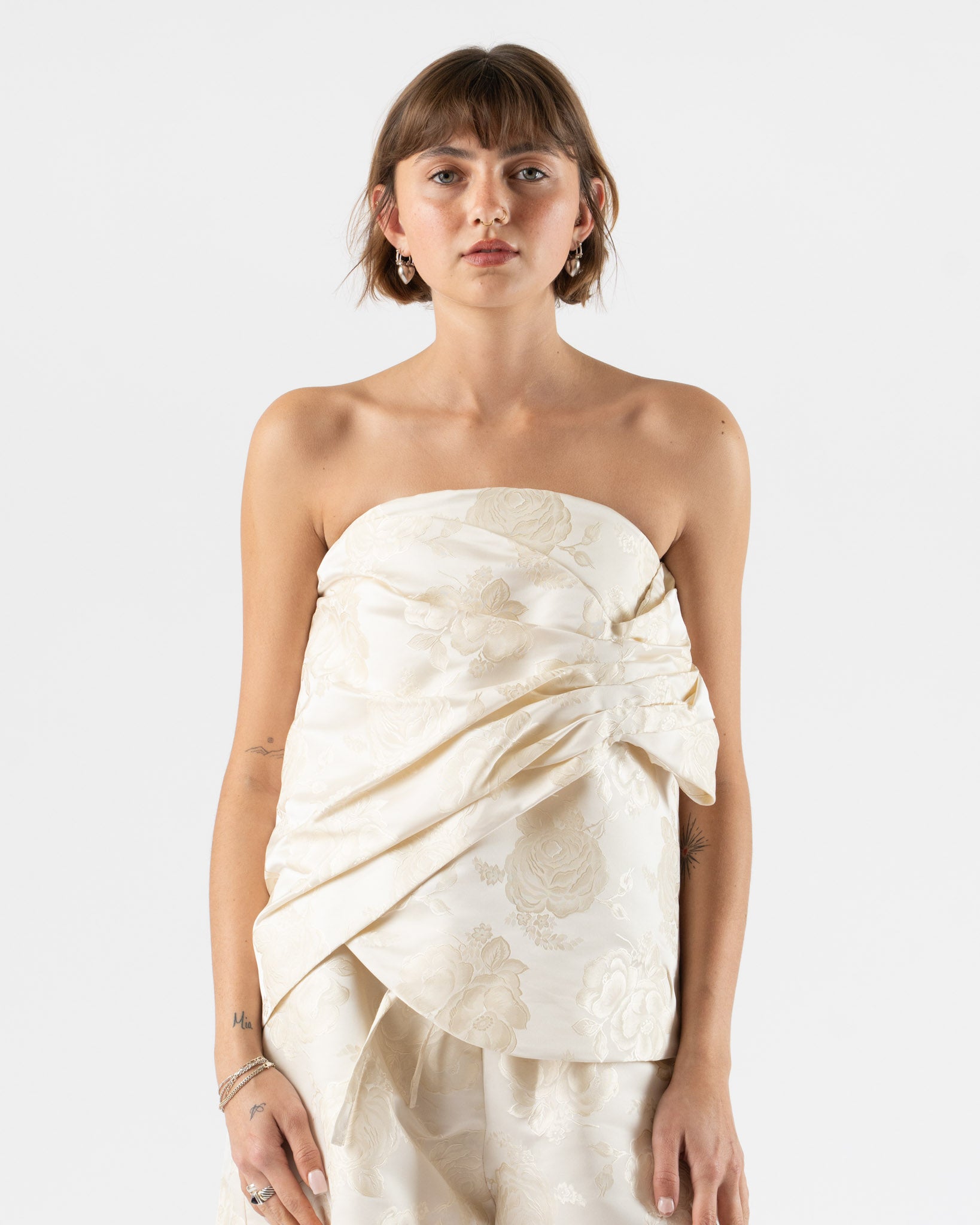 トップス simone rocha Simone Rocha Gathered Flower Sash Top in Cream Curated at Jake and