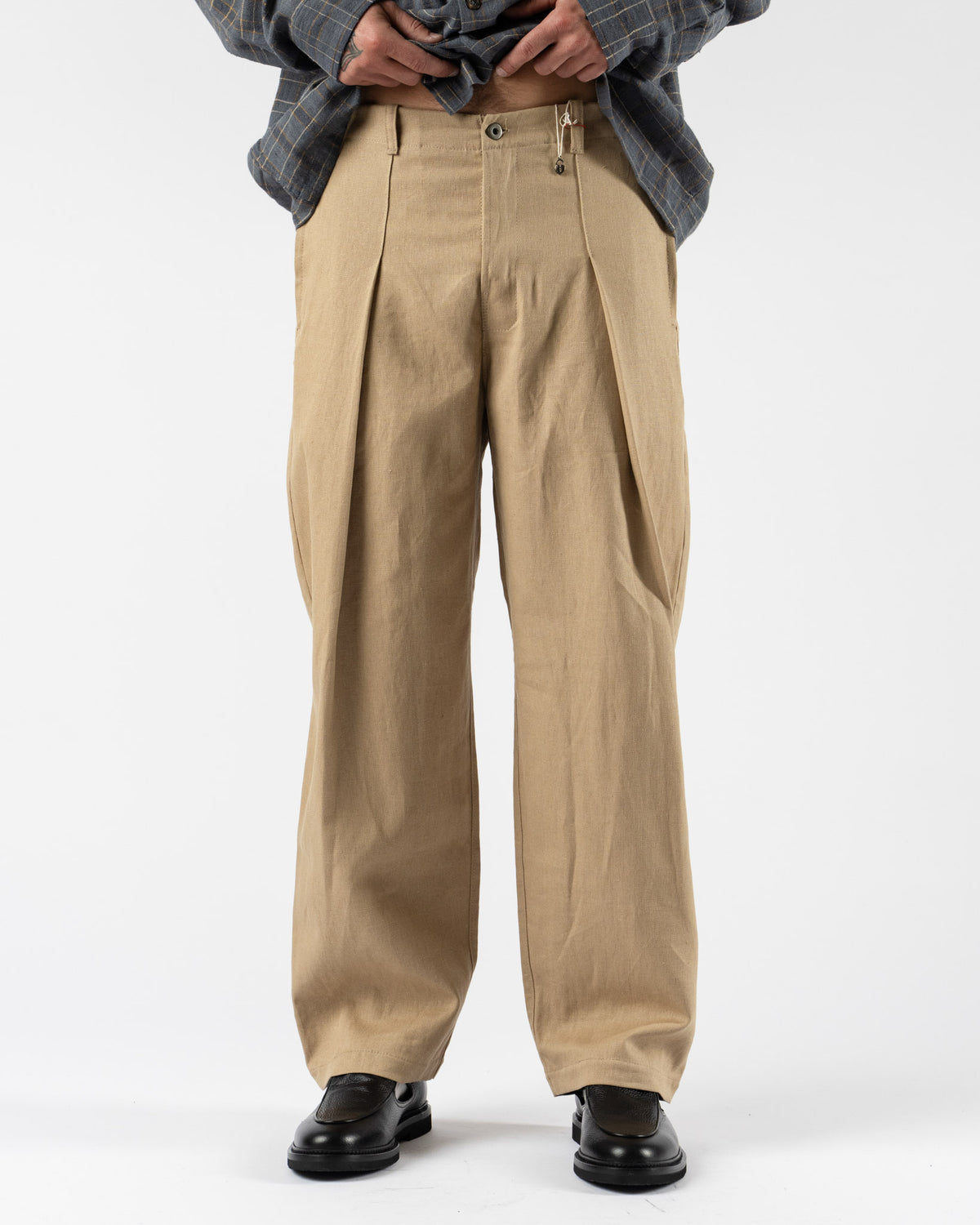 Graziano & Gutierréz Pleated Trouser in Khaki