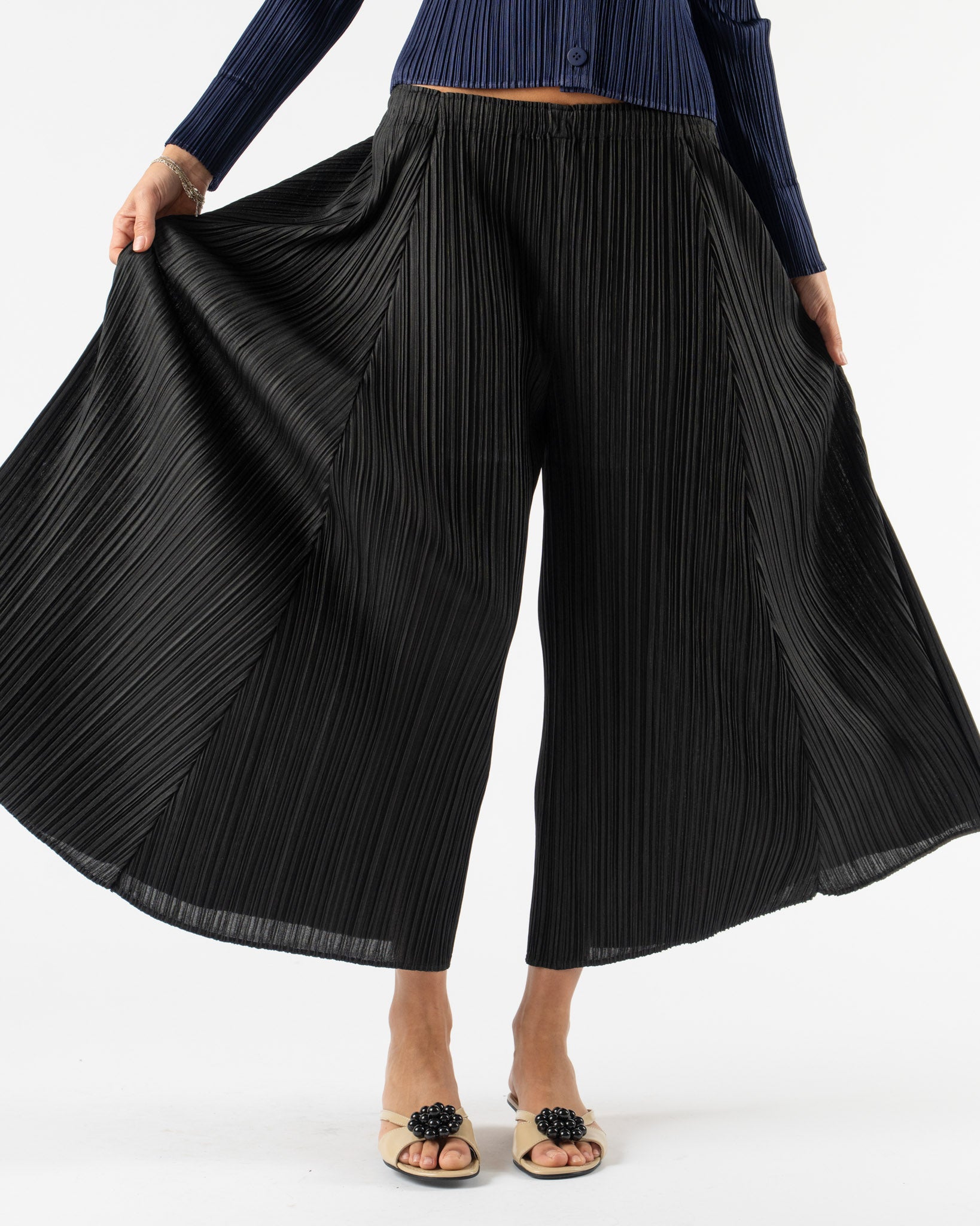 Pleats Please Issey Miyake Mellow Pleats in Black