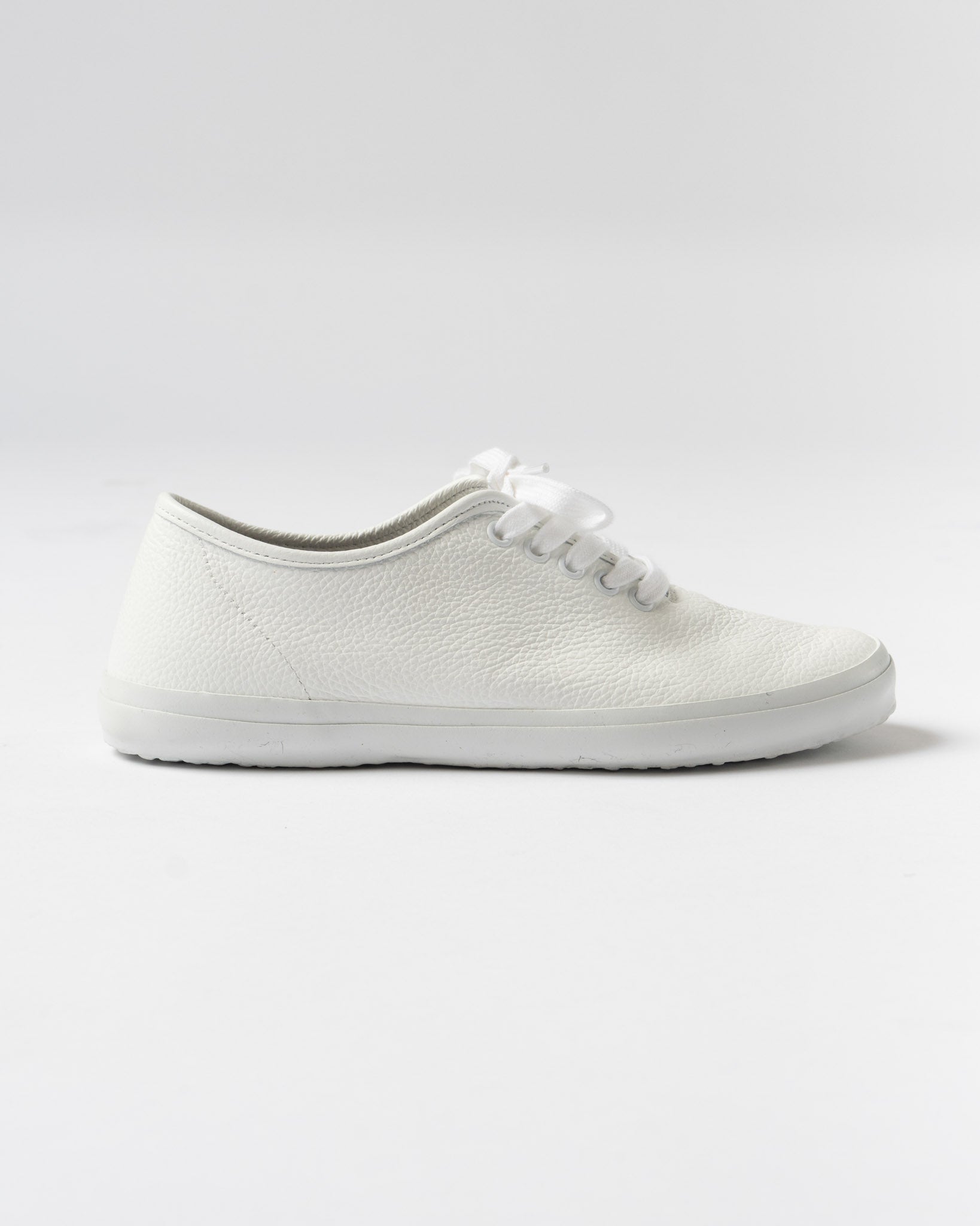 Reproduction of Found Swedish Military Trainer 4600PL in White