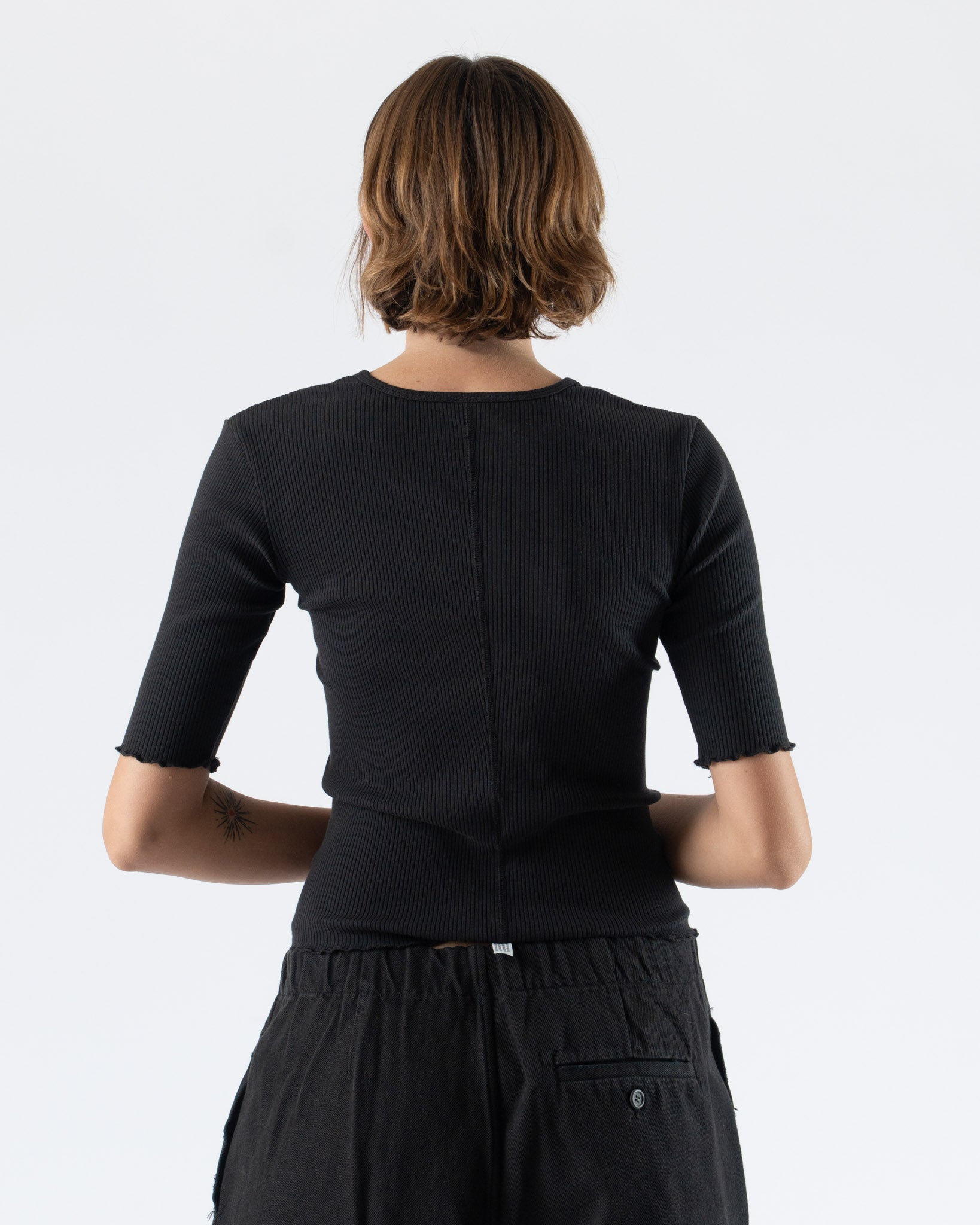 Lauren Manoogian Ruffle Rib Tee in Black