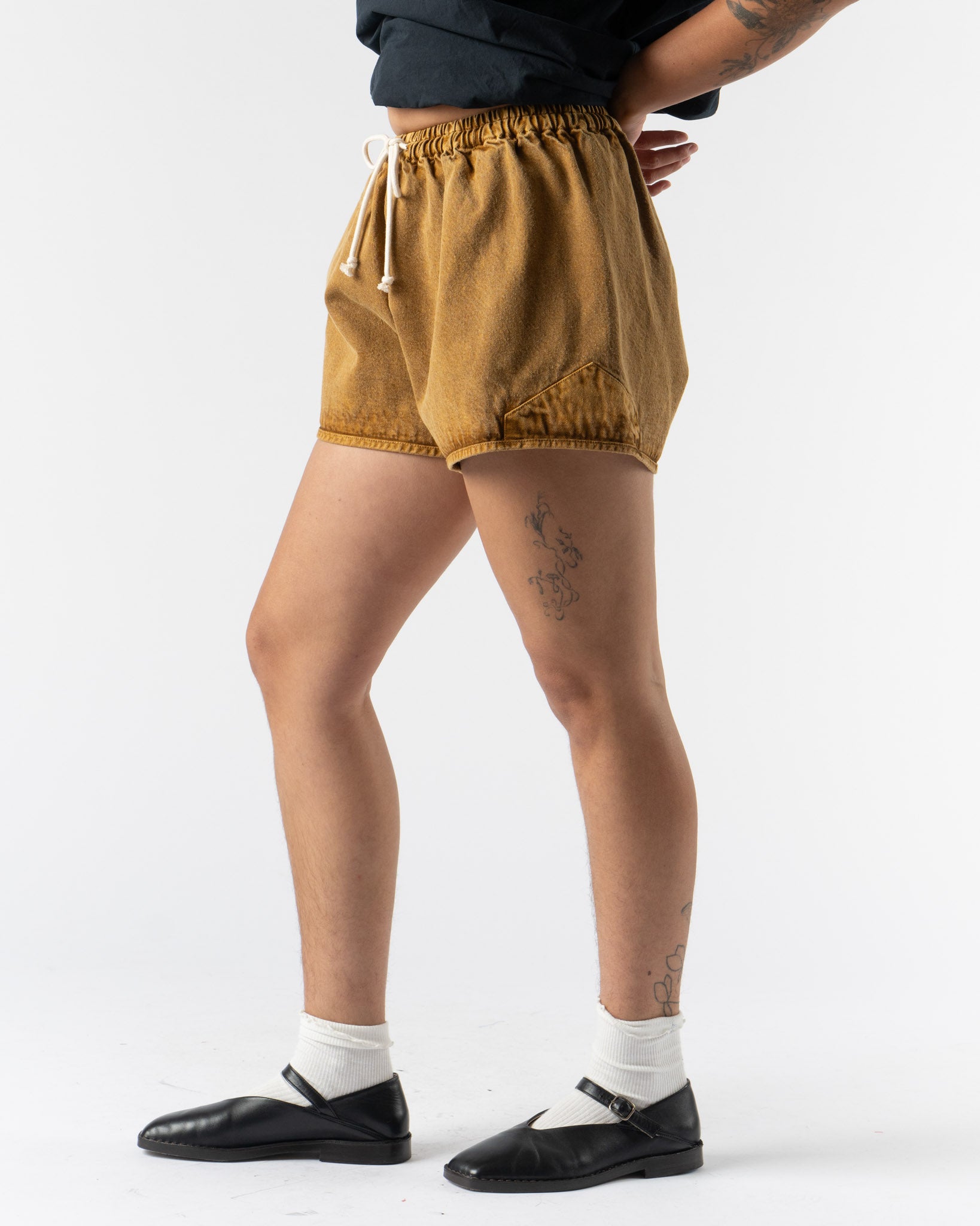 SONO Schulz Shorts in Gold Clay