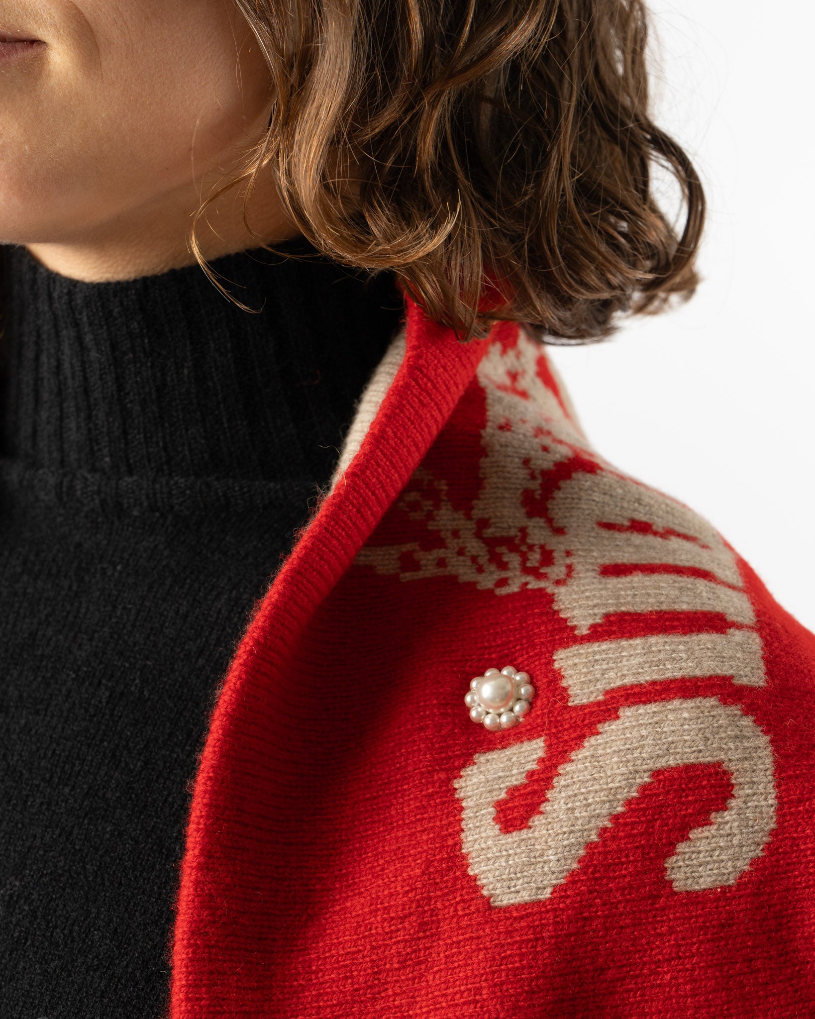 Simone Rocha Graphic Logo Knit Neckerchief in Red/Oat