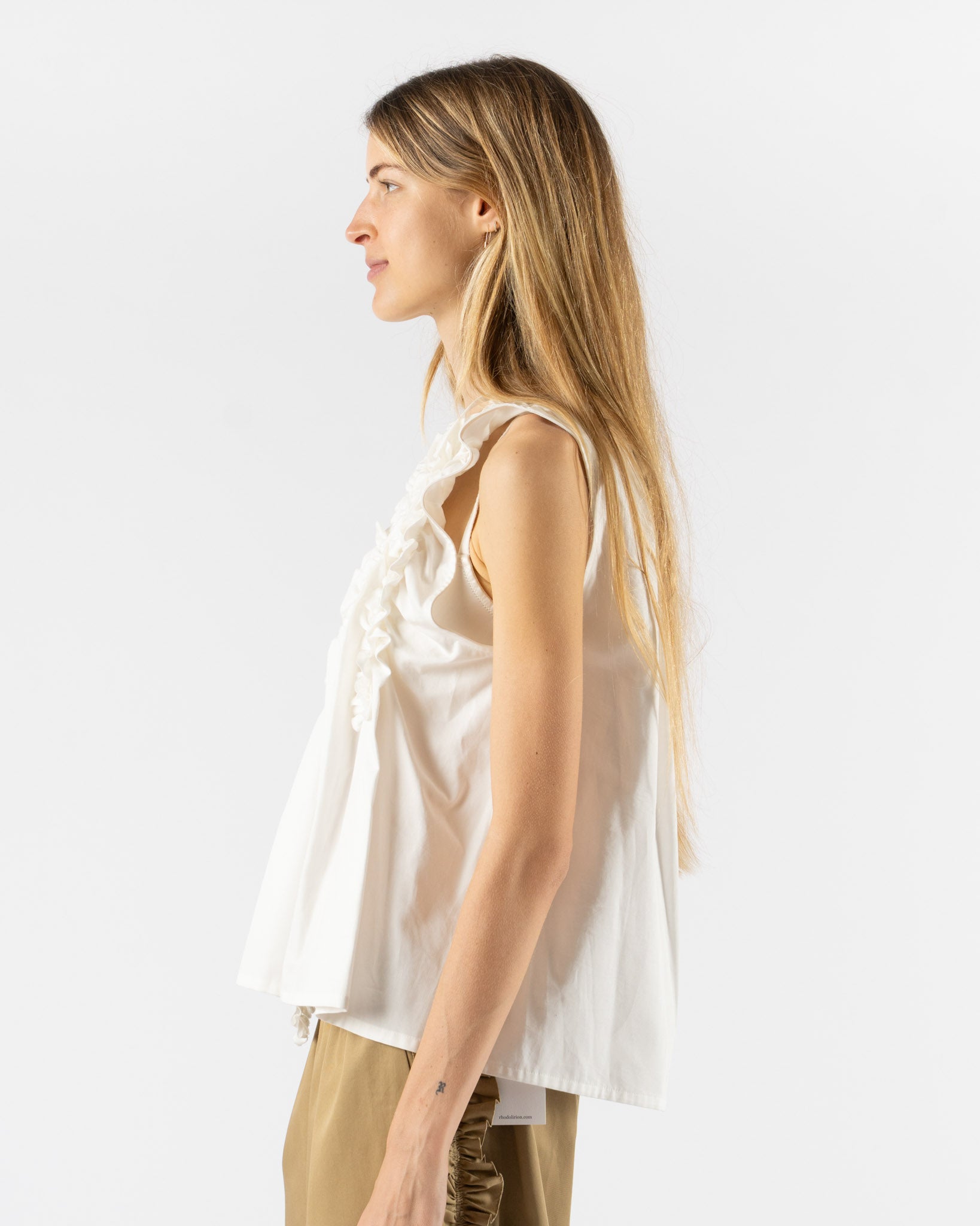 Rhodolirion Sleeveless Frill Shirt in Twill White
