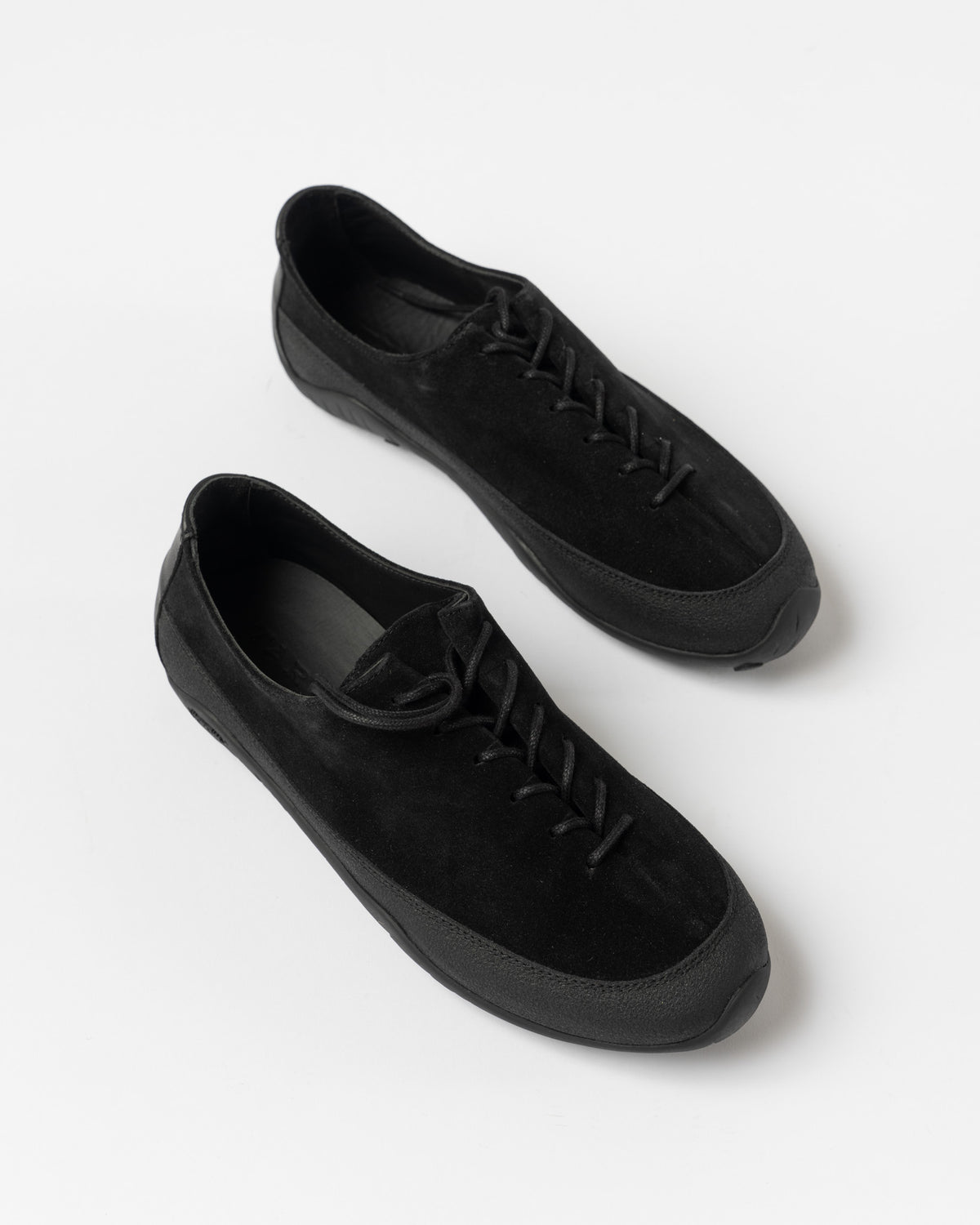 Tarvas Wanderer in Black Suede