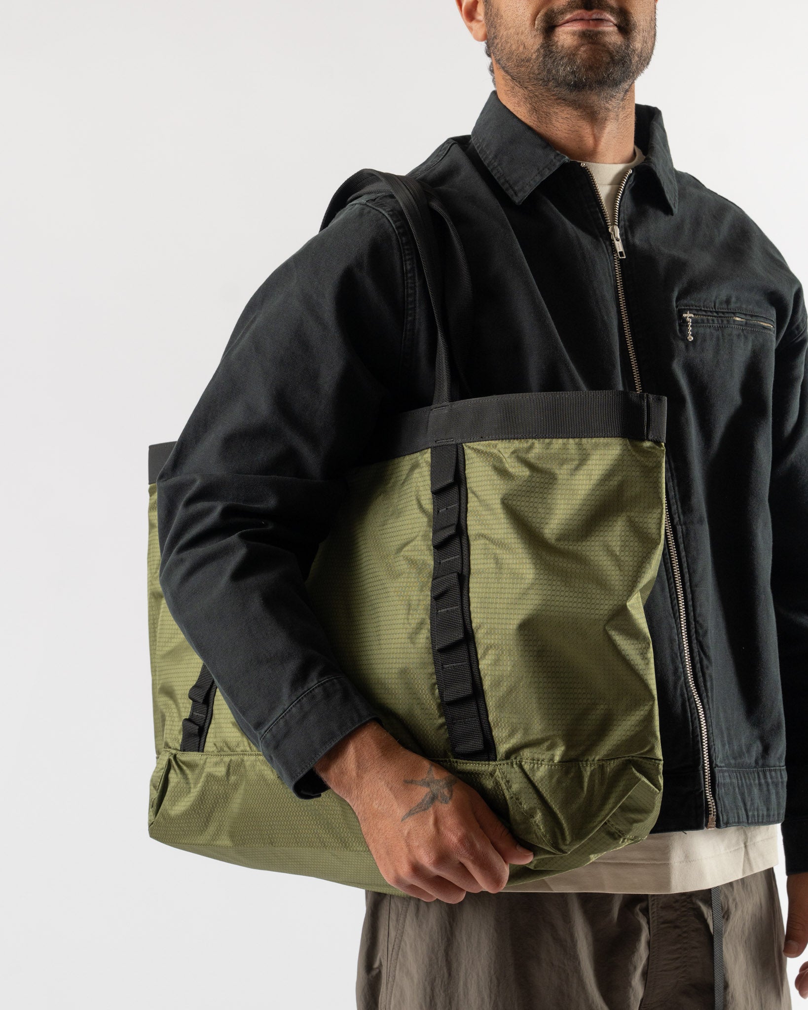 Gramicci Trail Tote in Olive