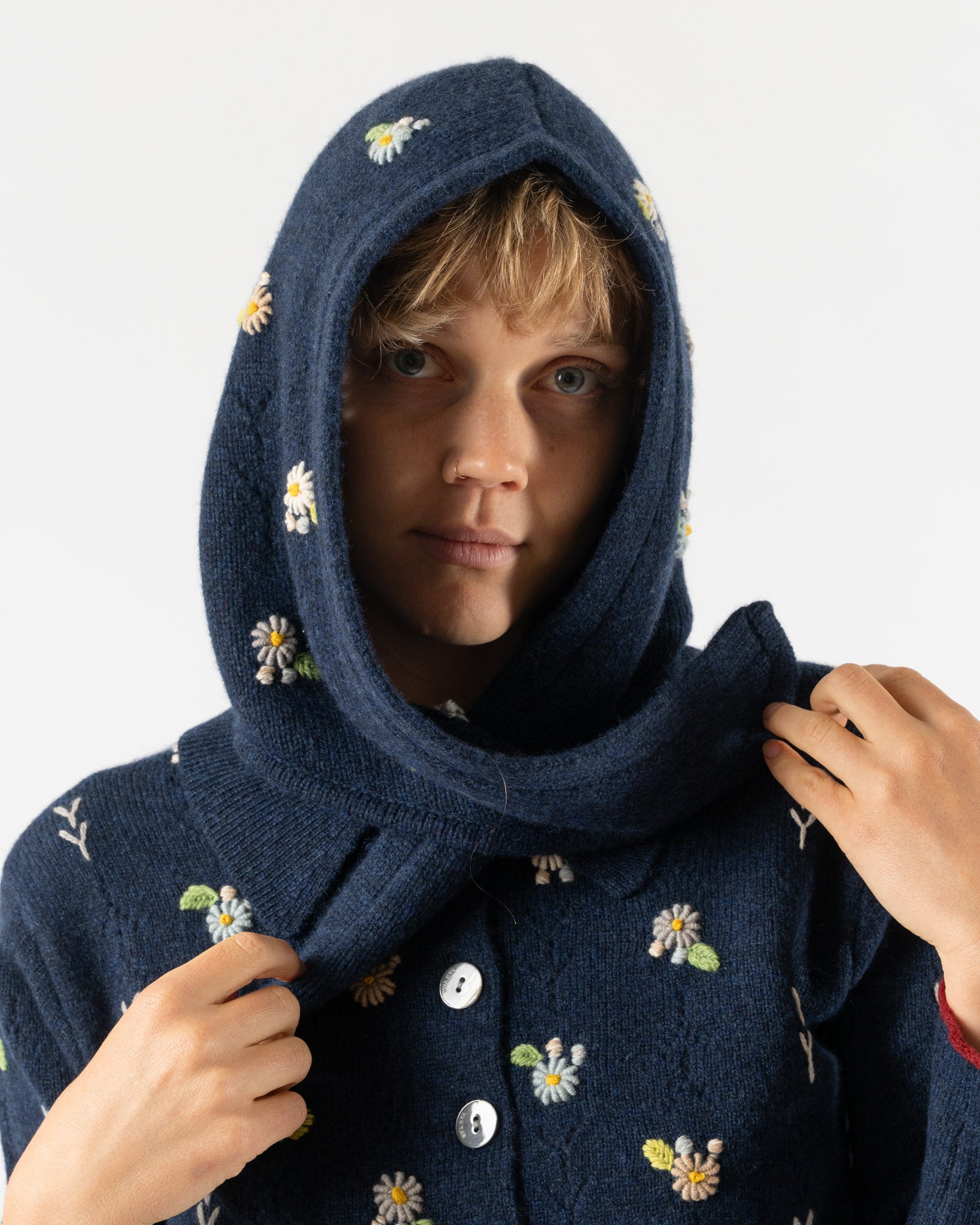 YanYan Daisy Tie Hood in Navy