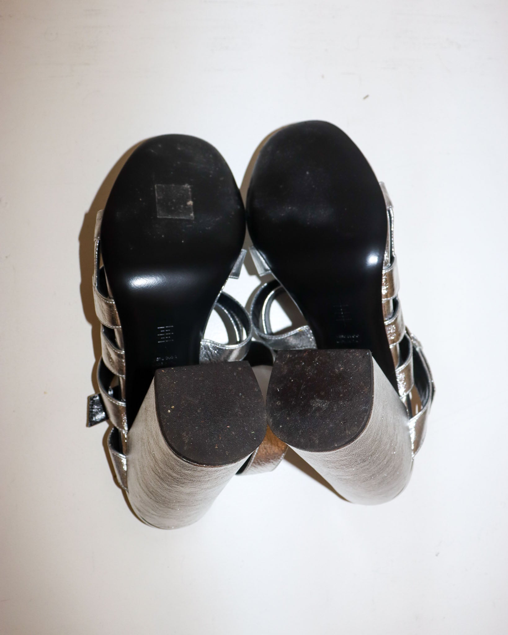 Pre-owned: Alumnae Leather Slingback Heels in Silver