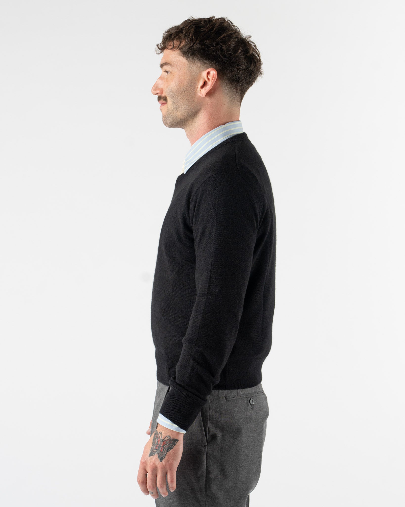 Auralee Super Fine Cashmere Silk Knit V-Neck P/O in Black