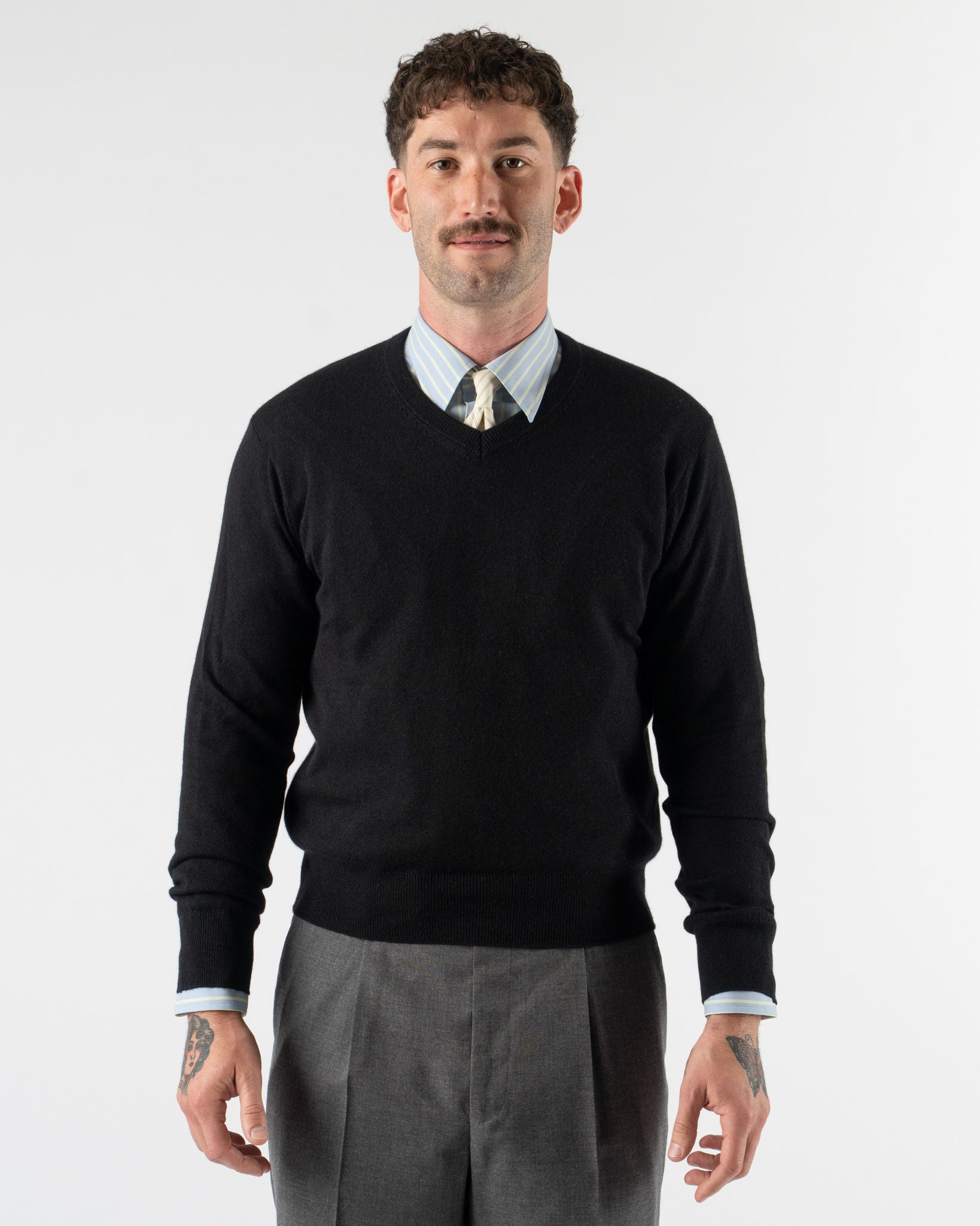 Auralee Super Fine Cashmere Silk Knit V-Neck P/O in Black
