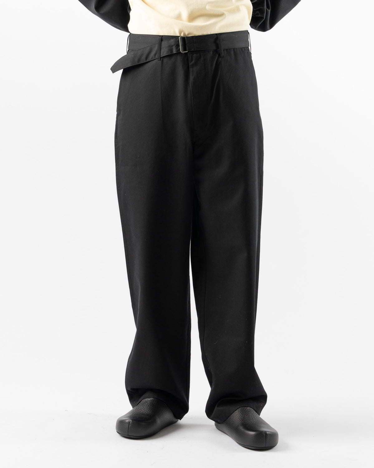Auralee Washed Finx Silk Chambray Belted Pants in Black Curated at 