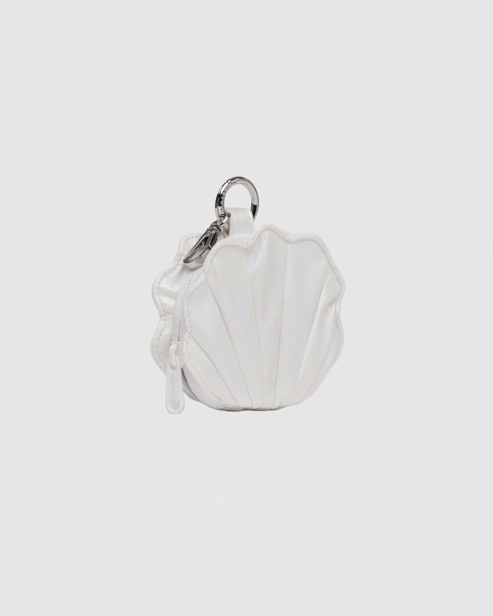 Baggu Shell Charm in Pearl Metallic