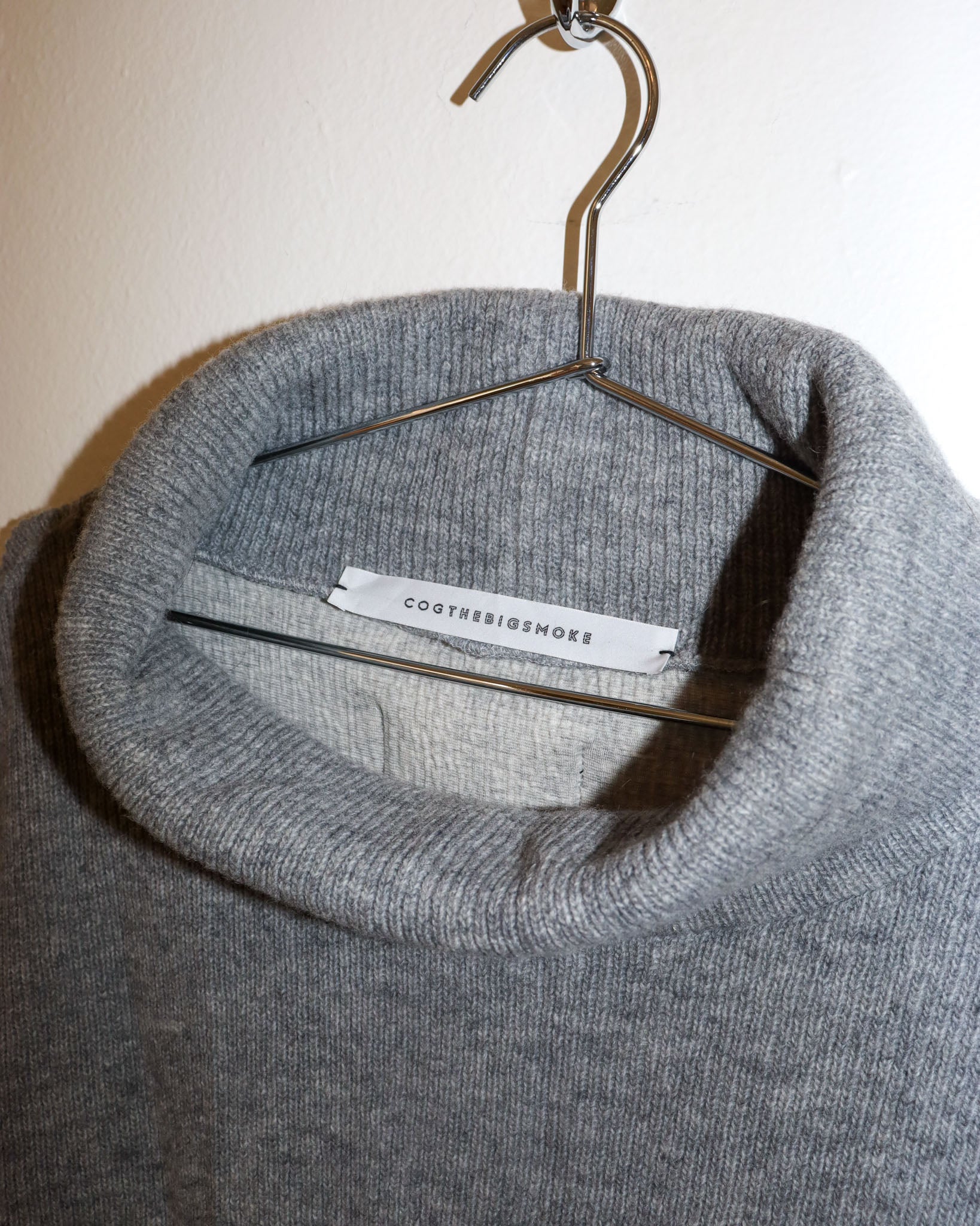 Pre-owned: Cog The Big Smoke Elasticized Turtleneck Vest in Grey