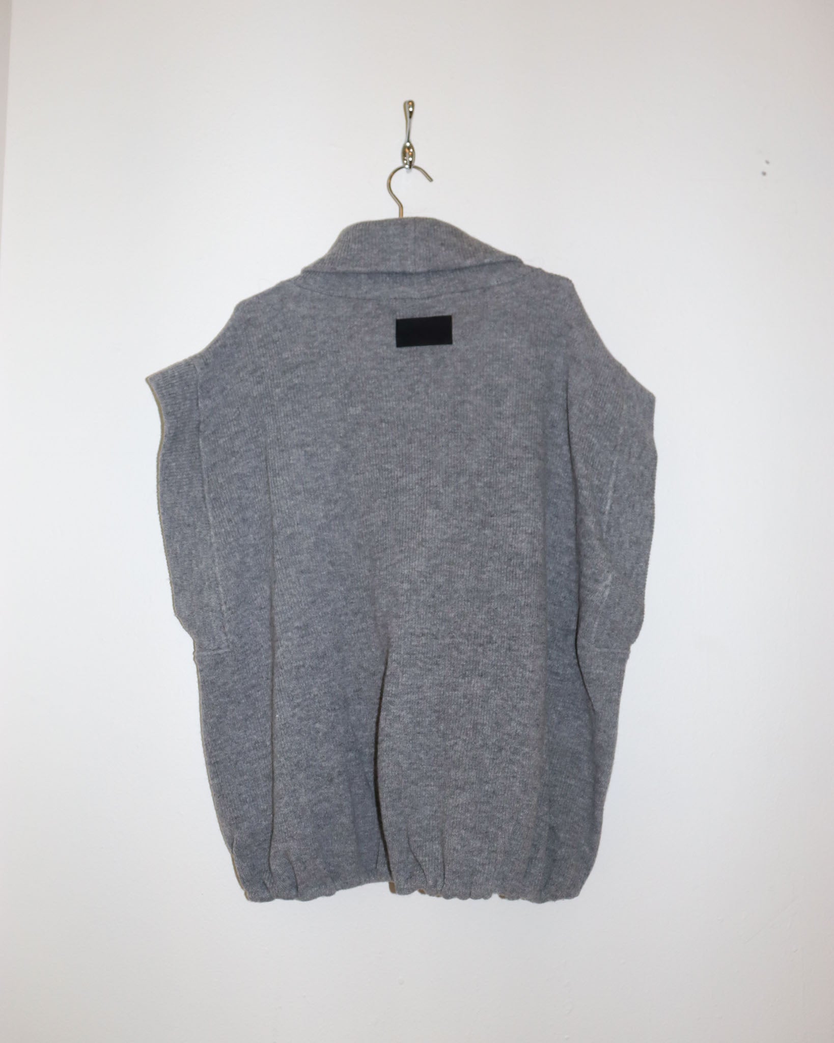 Pre-owned: Cog The Big Smoke Elasticized Turtleneck Vest in Grey