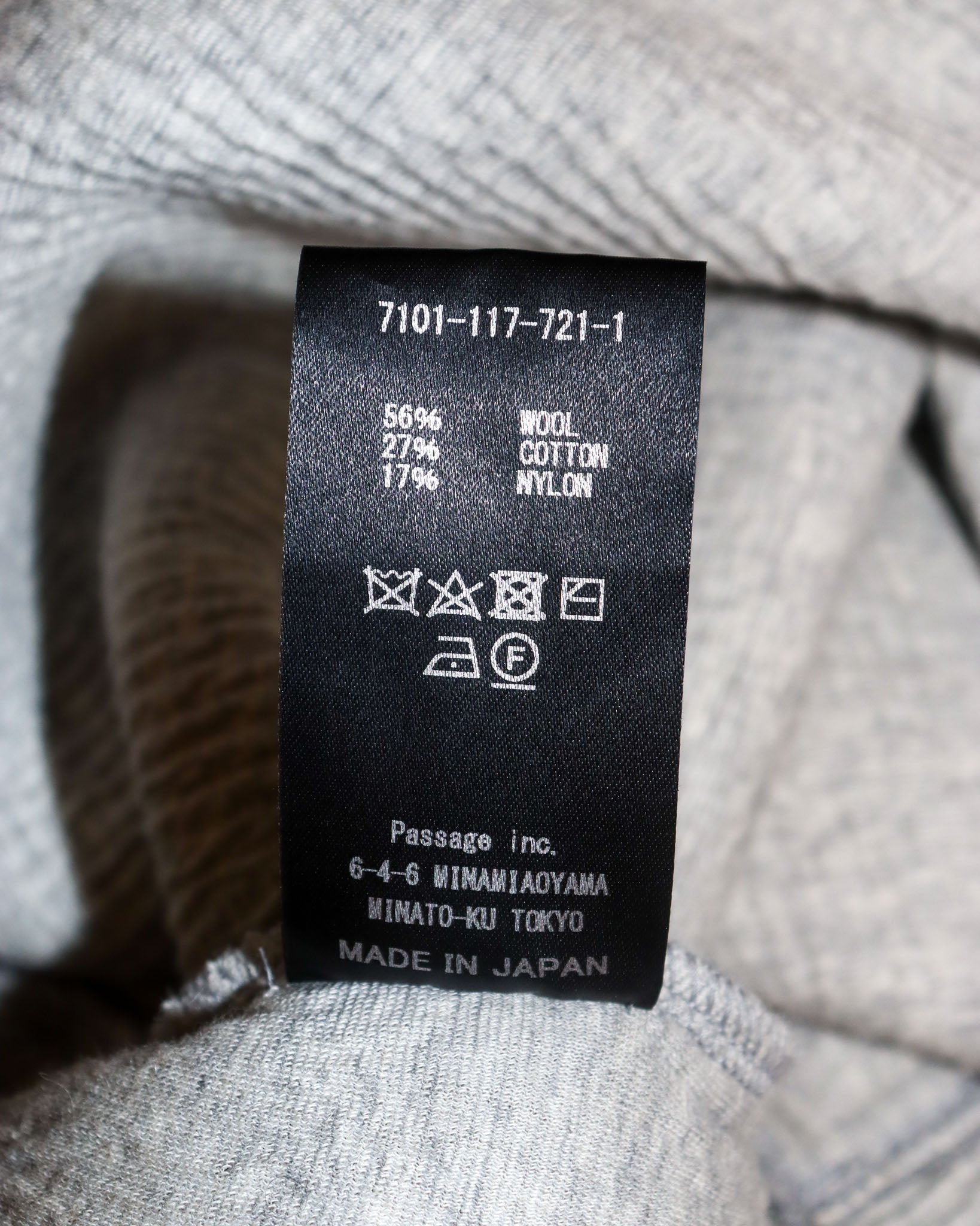 Pre-owned: Cog The Big Smoke Elasticized Turtleneck Vest in Grey