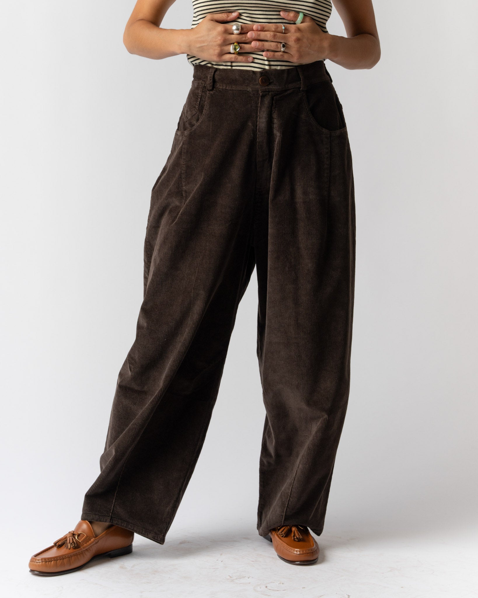 Cordera Corduroy Baggy Pants in Brown