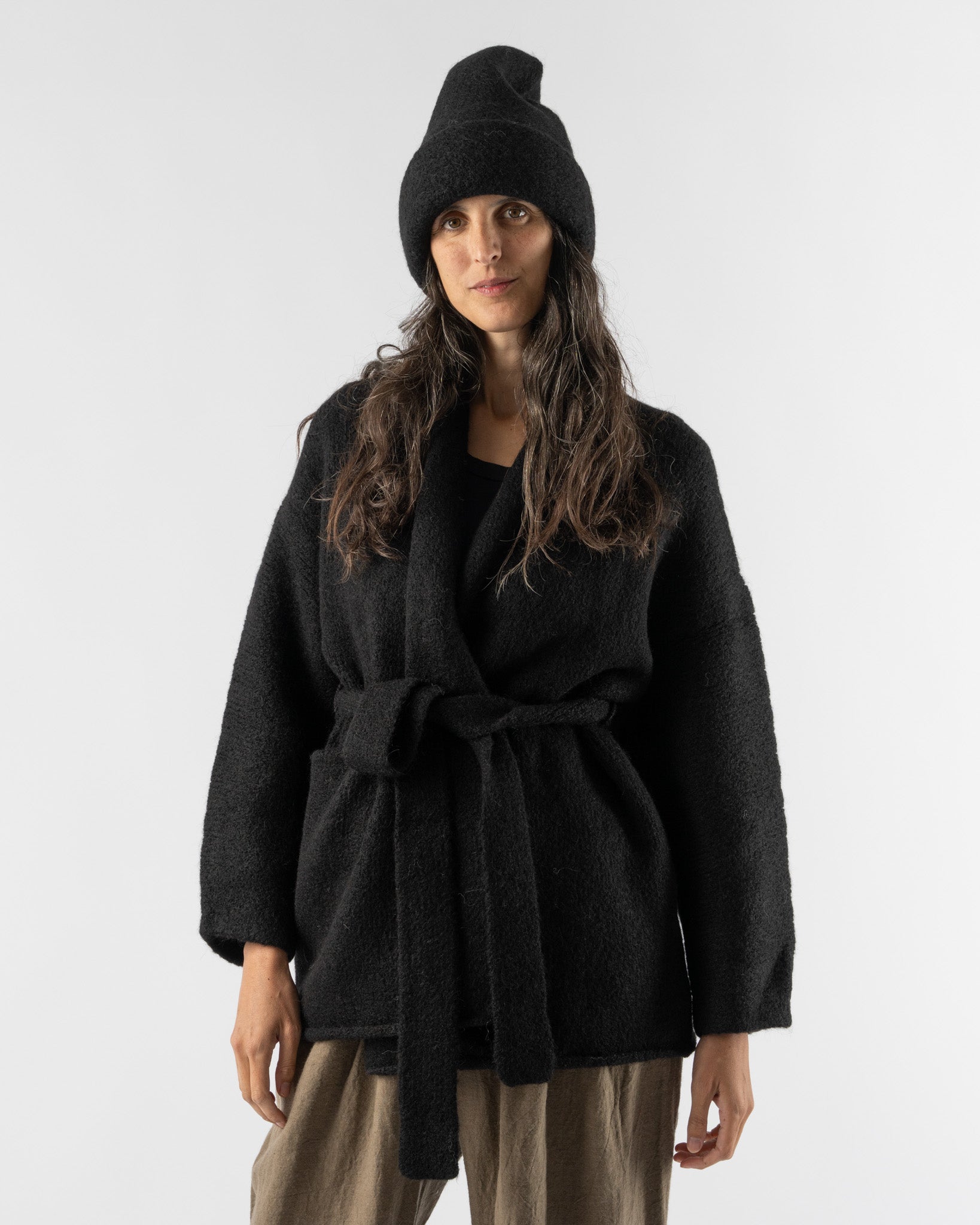 LAUREN MANOOGIAN ショートガウン Lauren Manoogian Coto Cardigan in Black Curated at Jake and Jones