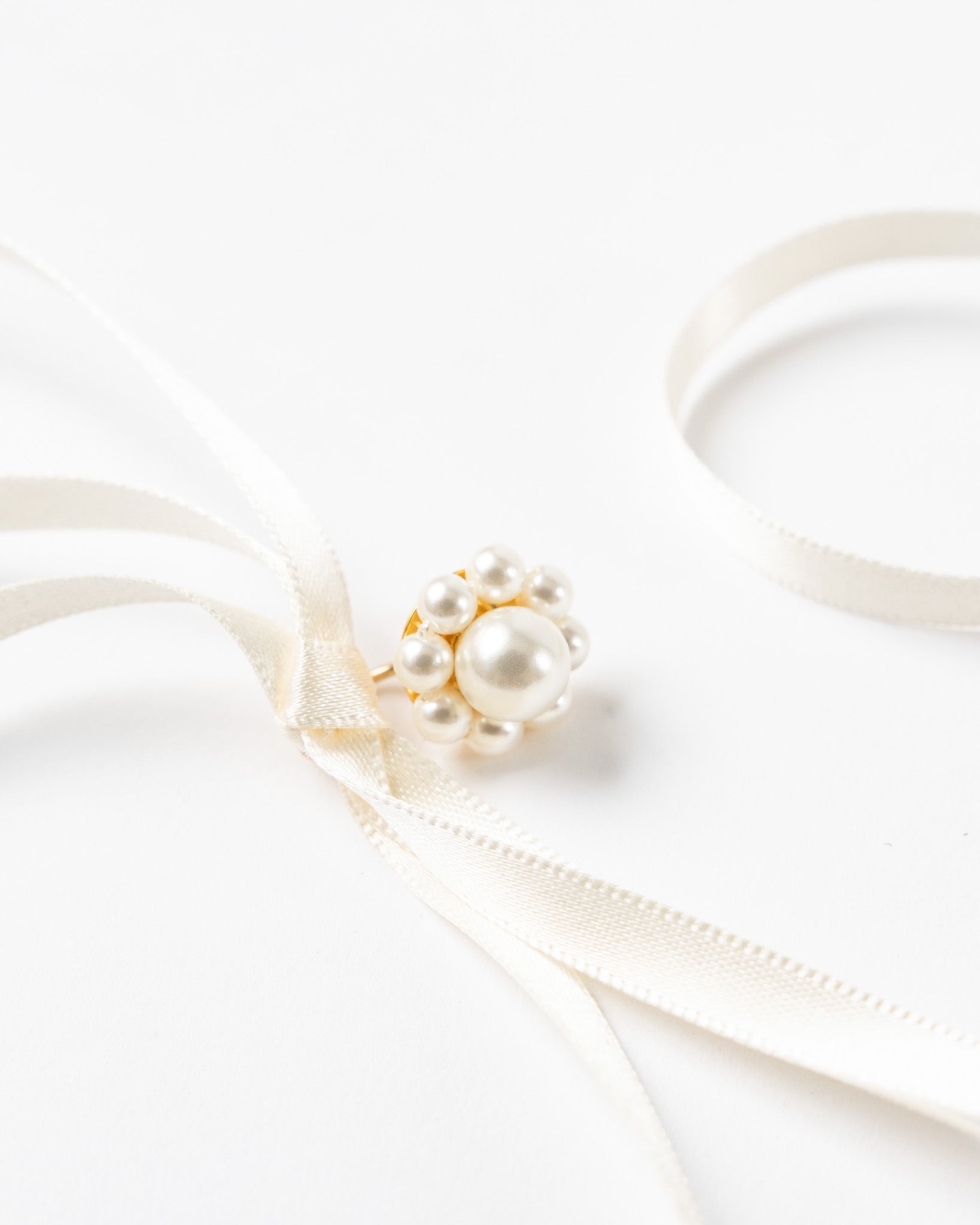 Simone Rocha Bow Ribbon Stud Earrings in Pearl/Ivory