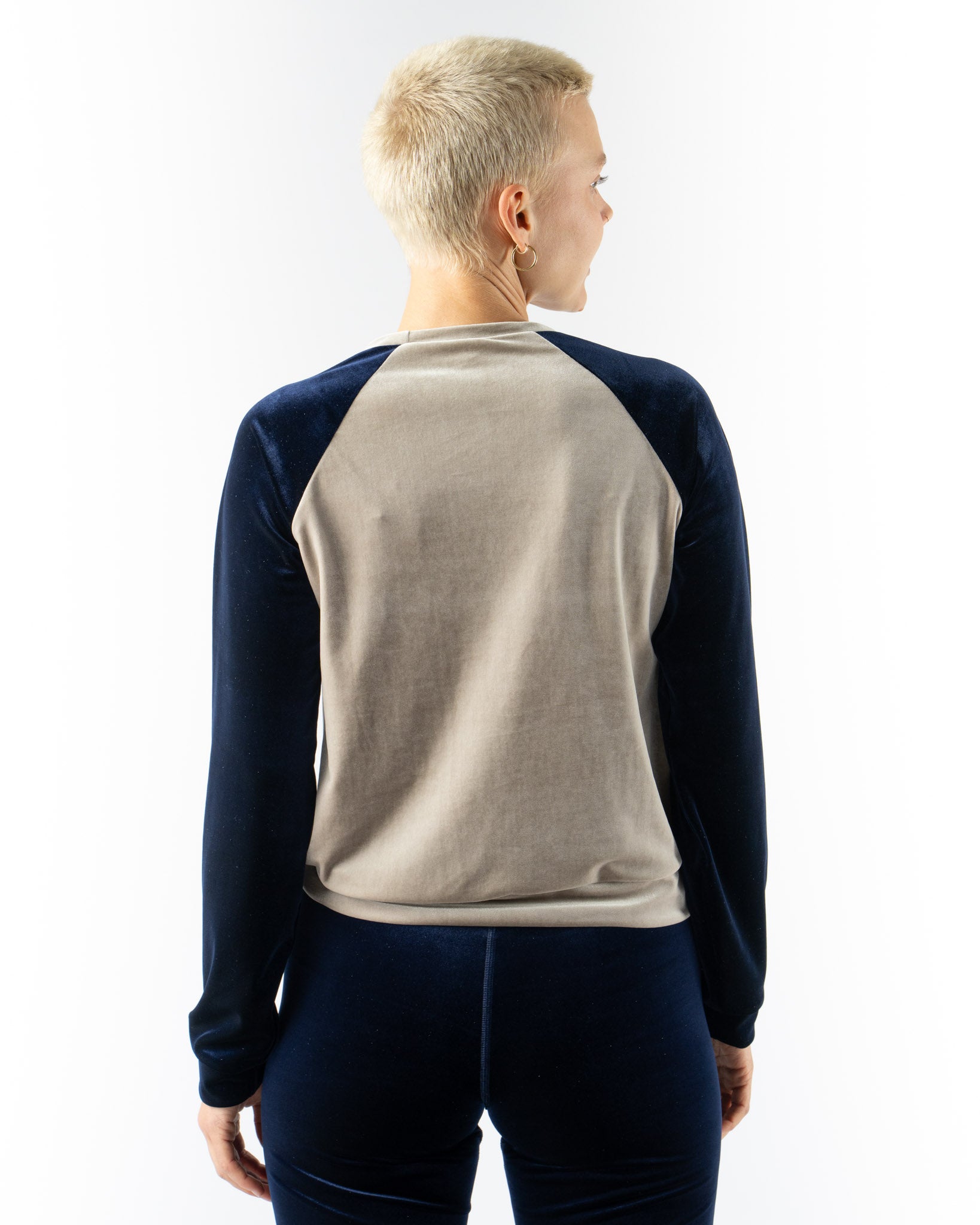 Simone Wild Velvet Raglan Sweater 2-Tone in Taupe/Navy