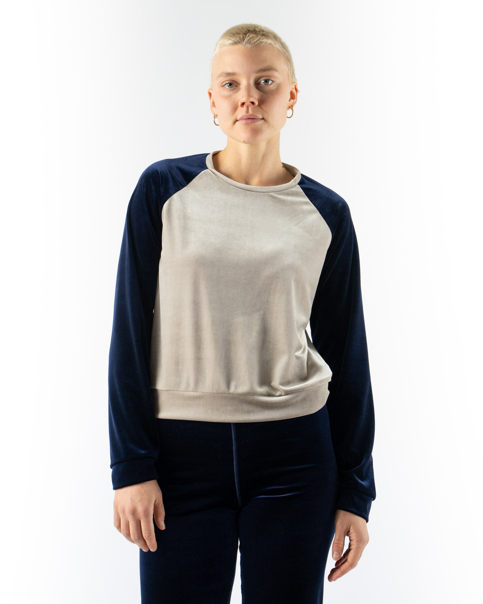 Simone Wild Velvet Raglan Sweater 2-Tone in Taupe/Navy