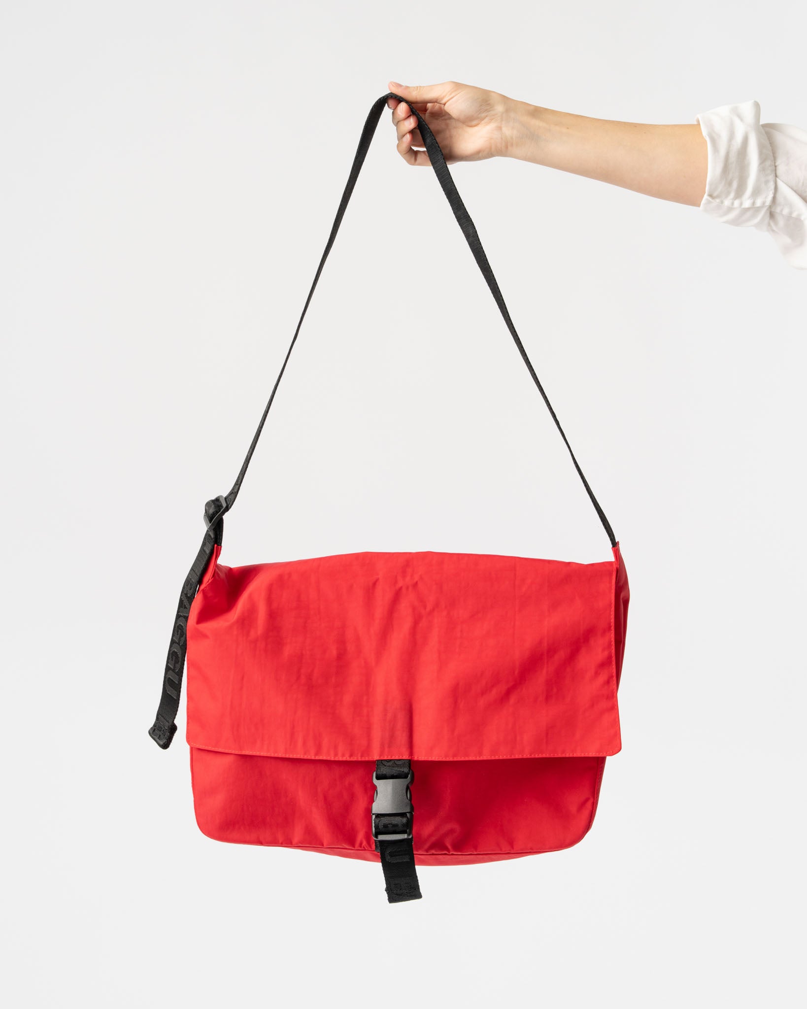 Baggu Nylon Messenger Bag in Candy Apple
