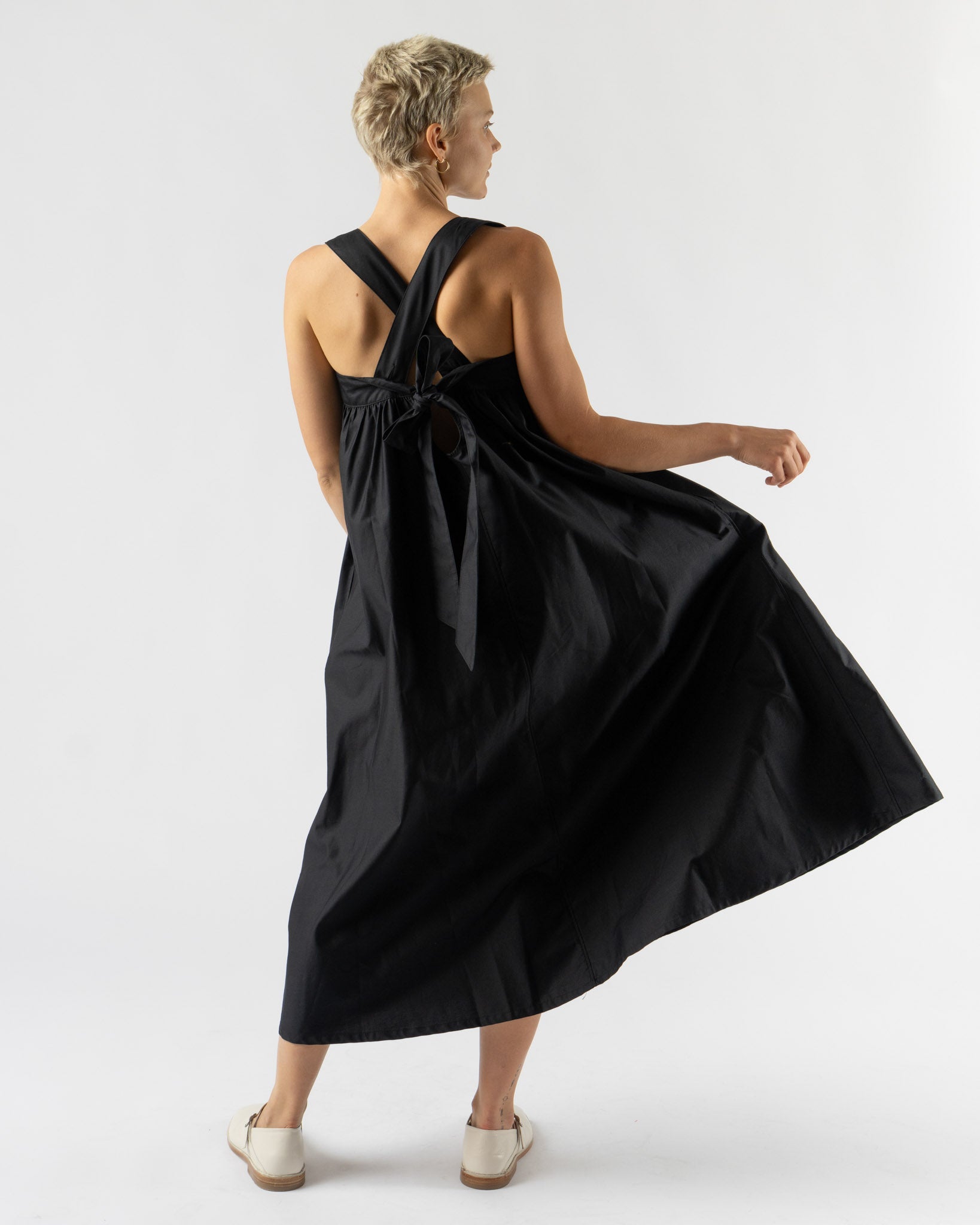 tActi Cinch Dress in Black Nano Fineline Twill