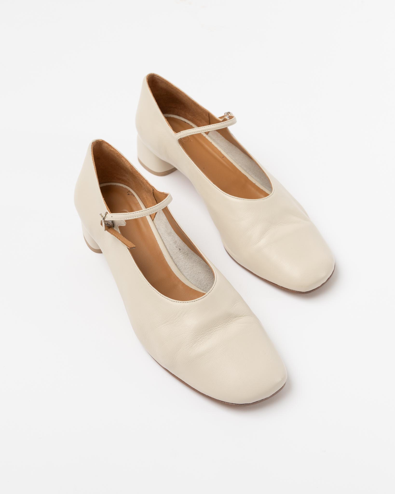 LoQ Ema Heeled Mary Jane in Hueso