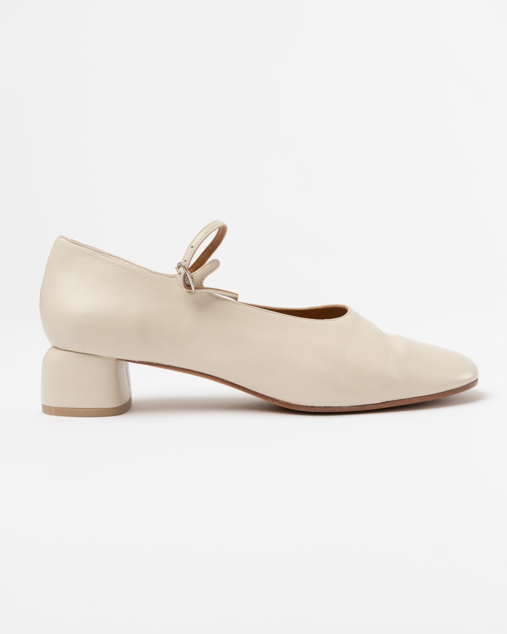 LoQ Ema Heeled Mary Jane in Hueso