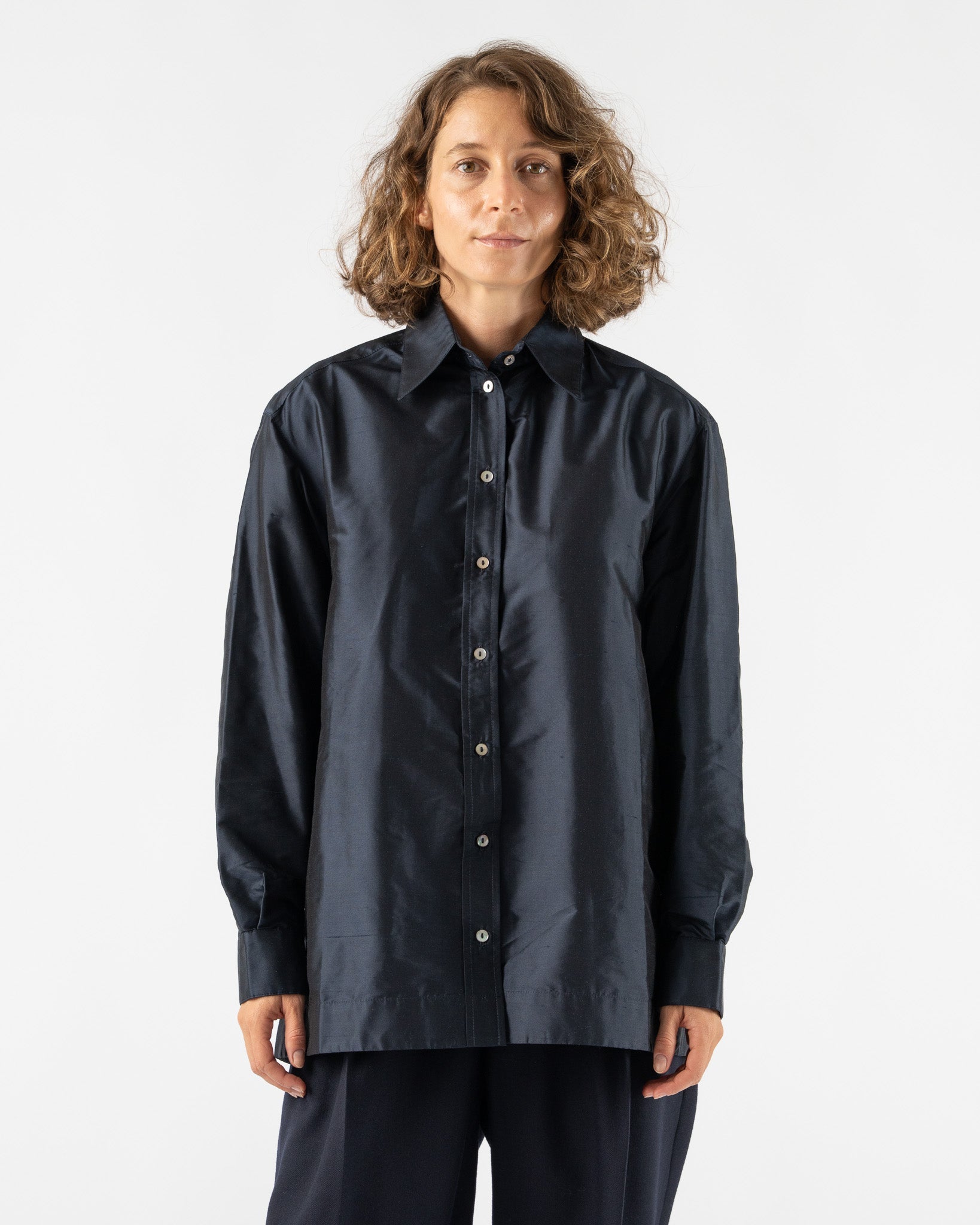 Cawley-Silk-Doupion-June-Shirt-in-Ink-Santa-Barbara-Boutique-Jake-and-Jones-Sustainable-Fashion