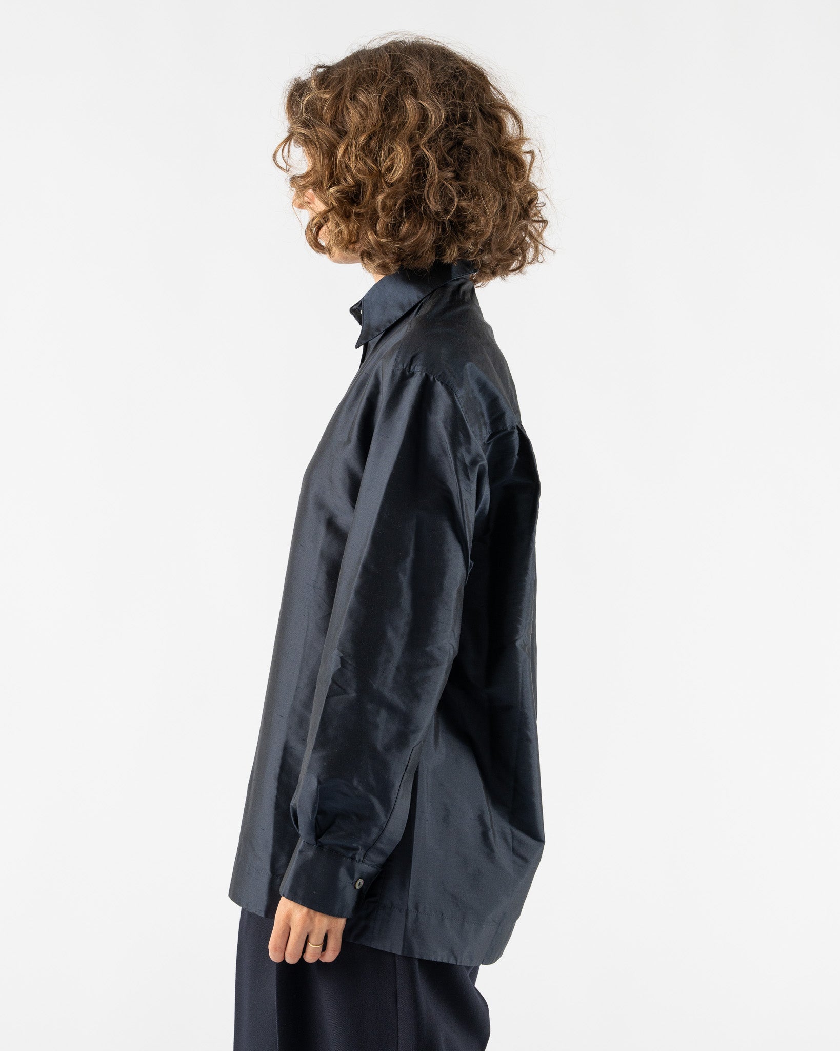 Cawley-Silk-Doupion-June-Shirt-in-Ink-Santa-Barbara-Boutique-Jake-and-Jones-Sustainable-Fashion