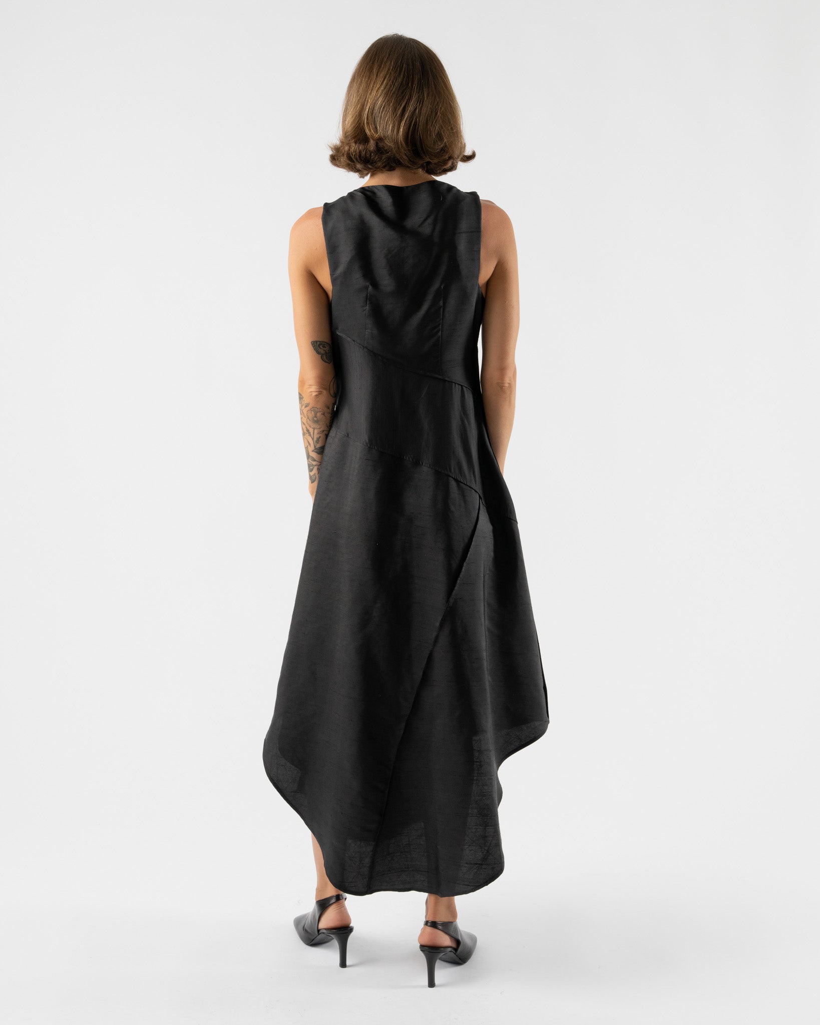 Chelsea-Mak-Tabea-in-Black-Santa-Barbara-Boutique-Jake-and-Jones-Sustainable-Fashion