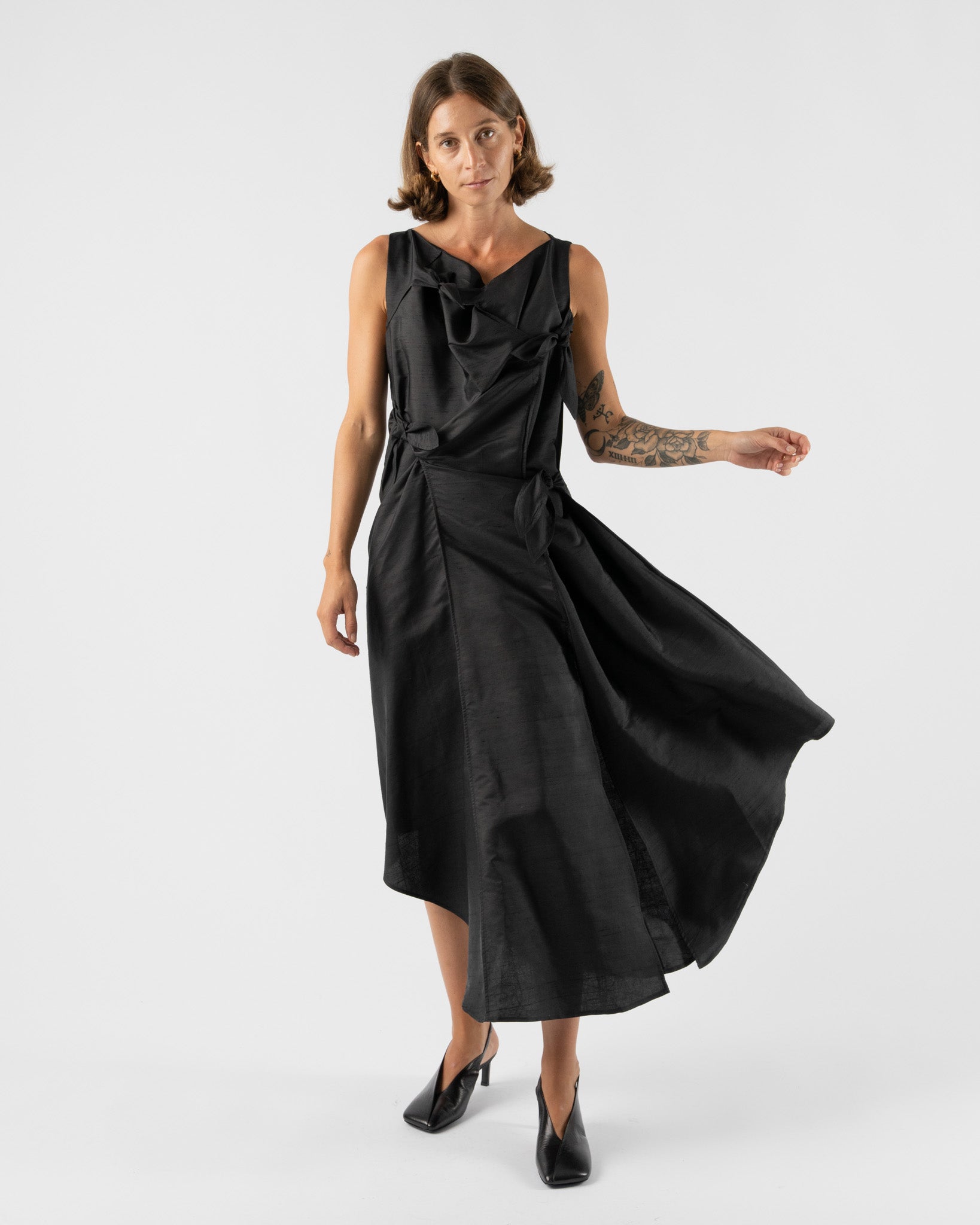Chelsea-Mak-Tabea-in-Black-Santa-Barbara-Boutique-Jake-and-Jones-Sustainable-Fashion