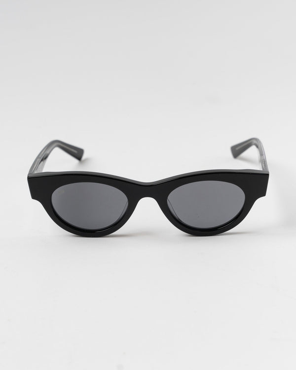 AKILA-MABEL-Sunglasses-in-Black/Dark-Blue-Santa-Barbara-Boutique-Jake-and-Jones-Sustainable-Fashion