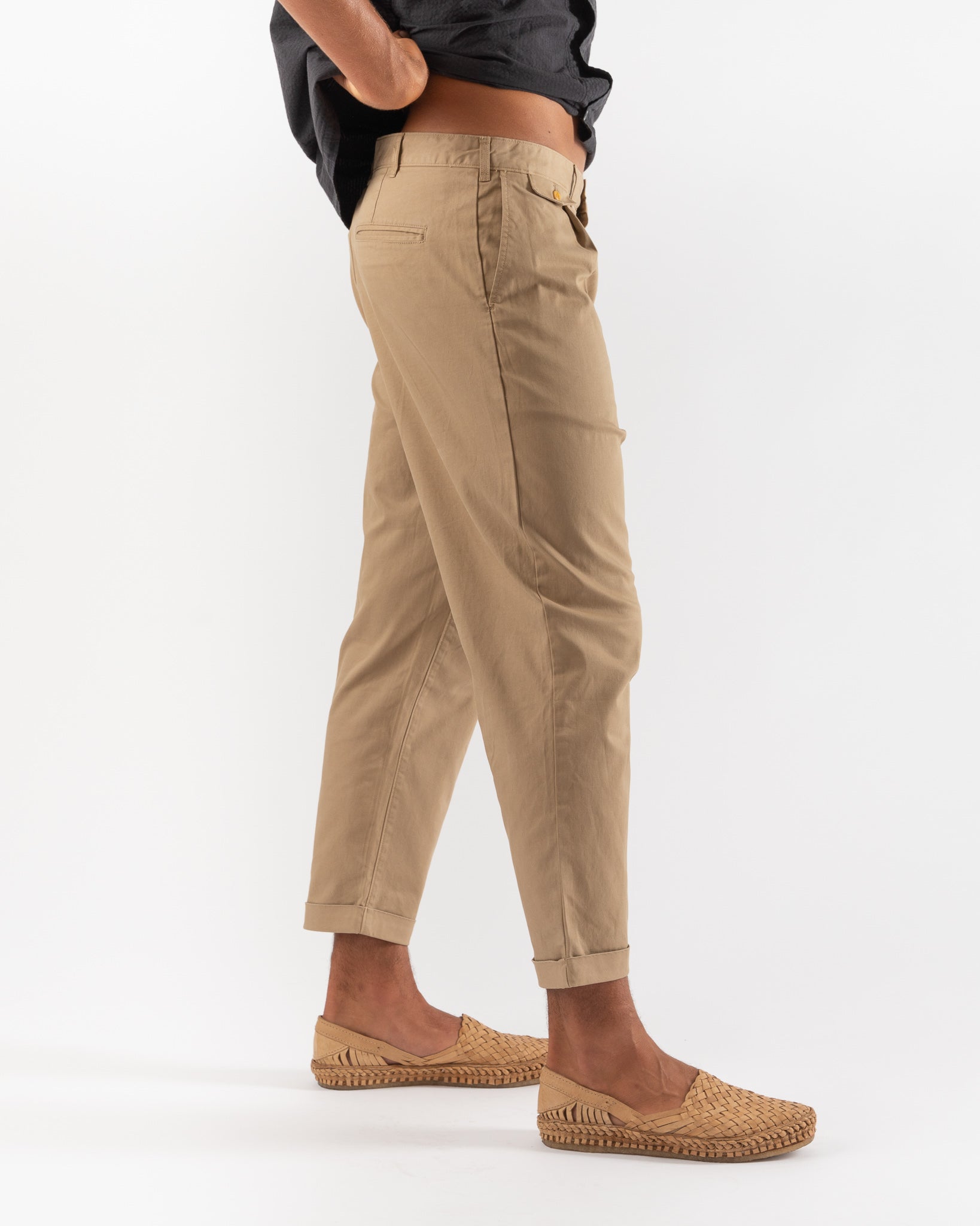 alex-mill-pleated-chino-in-vintage-khaki-mfw22-jake-and-jones-a-santa-barbara-boutique-curated-slow-fashion