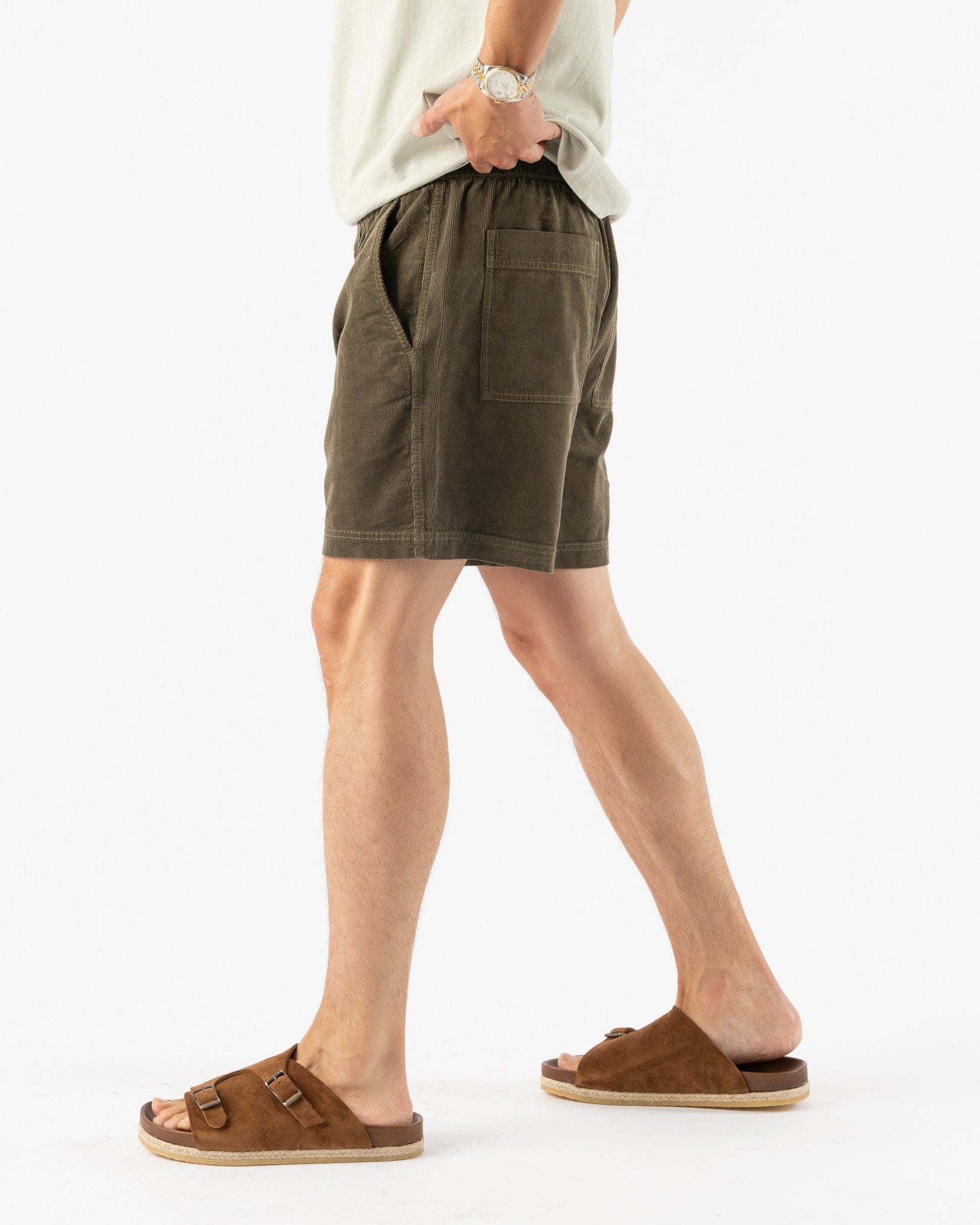 Alex-Mill-Pull-on-Short-in-Fine-Whale-Corduroy-Military-Olive-Santa-Barbara-Boutique-Jake-and-Jones-Sustainable-Fashion