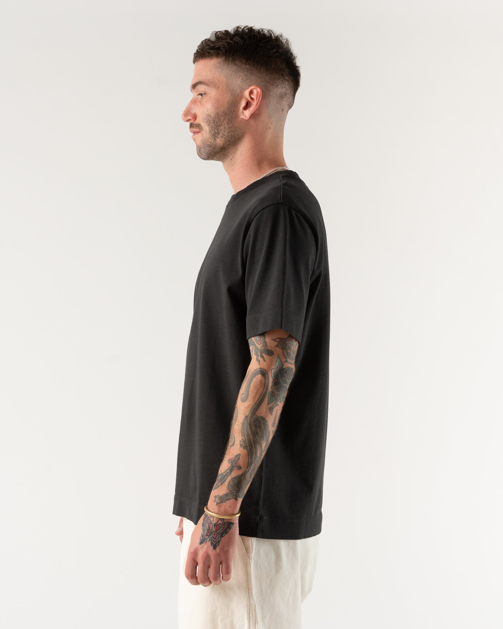 applied-art-forms-lm1-1-jersey-t-shirt-in-charcoal-mfw22-jake-and-jones-a-santa-barbara-boutique