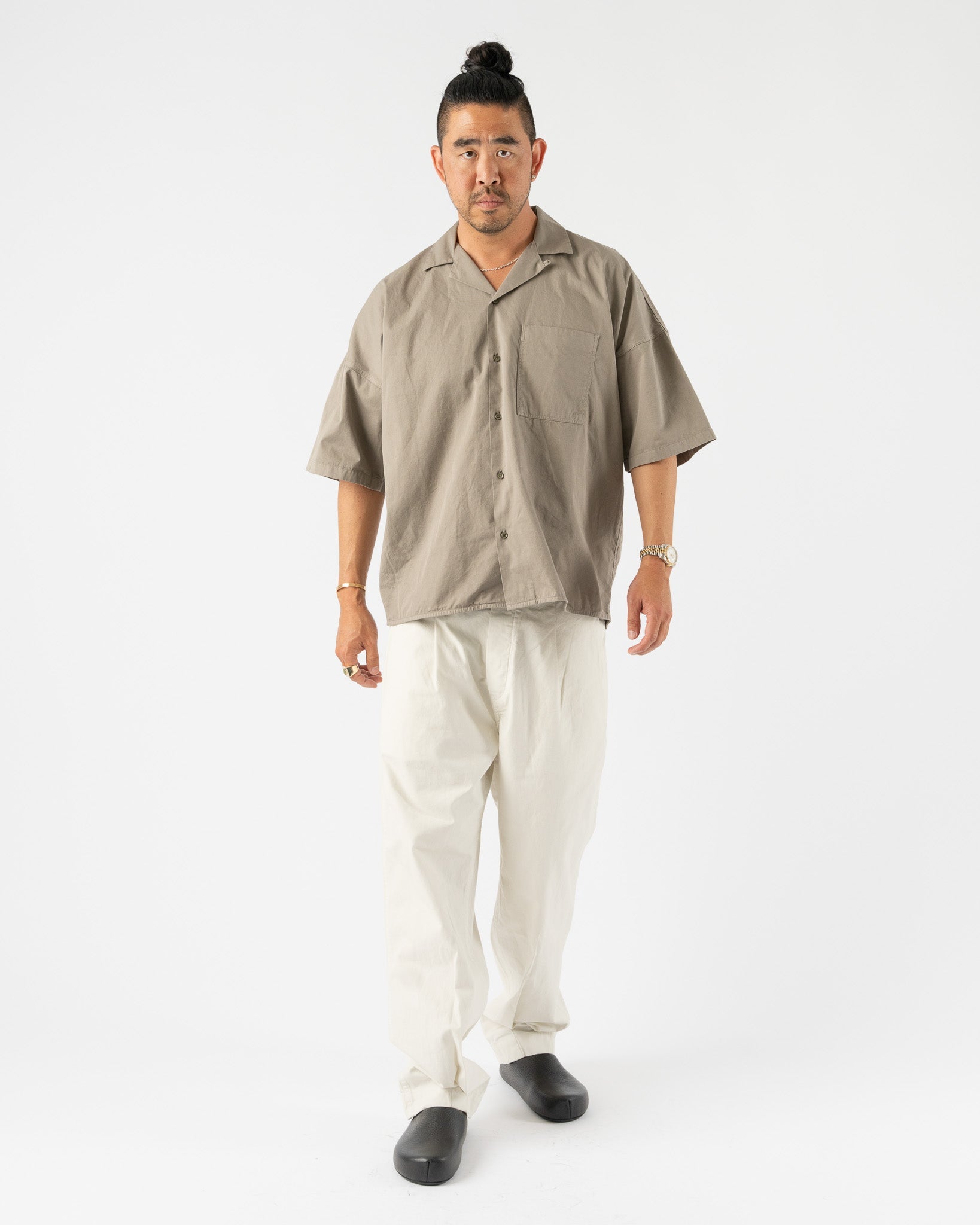 Applied-Art-Forms-PM2-1-Short-Sleeve-Shirt-in-Light-Charcoal-Santa-Barbara-Boutique-Jake-and-Jones-Sustainable-Fashion