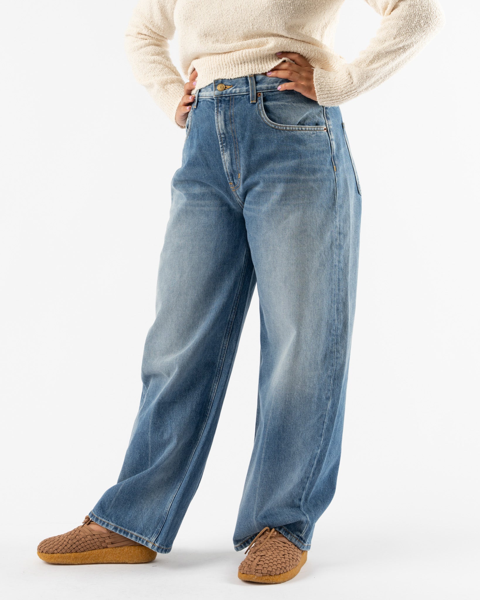 B-Sides-Leroy-Mid-Relaxed-Bow-Jean-in-Hyde-Wash-Santa-Barbara-Boutique-Jake-and-Jones-Sustainable-Fashion