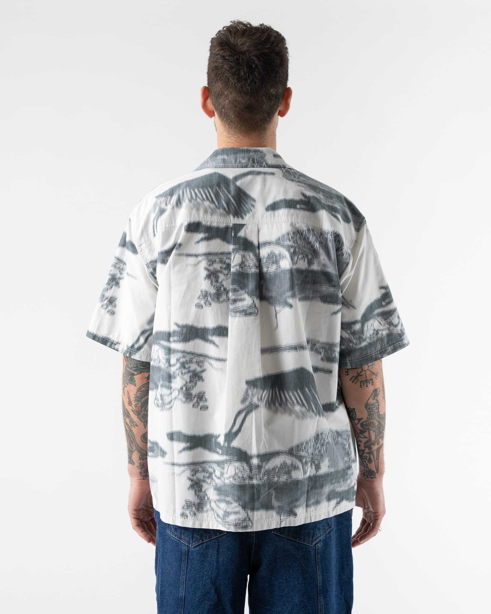 henrik-vibskov-the-artist-shirt-in-black-white-ikat-mss23