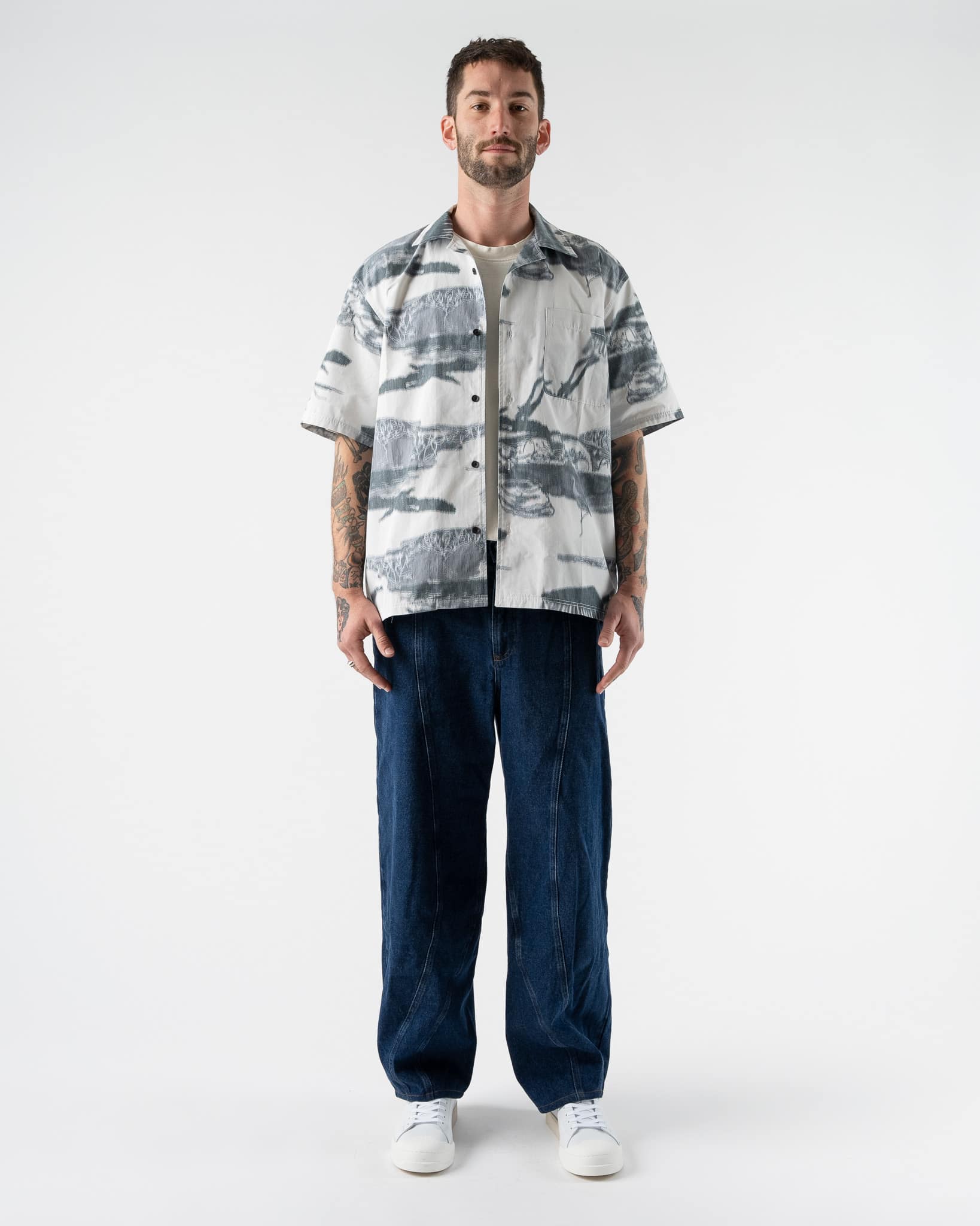 henrik-vibskov-the-artist-shirt-in-black-white-ikat-mss23