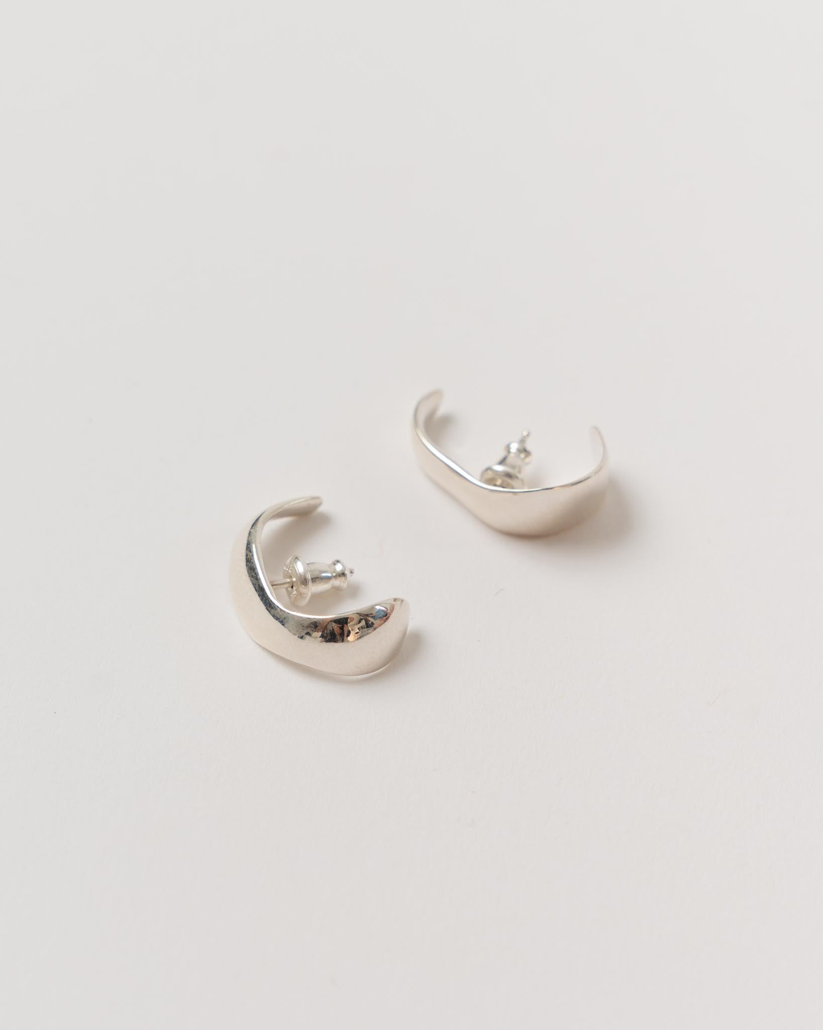 hernan-herdez-irregular-lobe-hoops-jake-and-jones-santa-barbara-boutique-sustainable-curated-fashion-designer-fashion-boutique