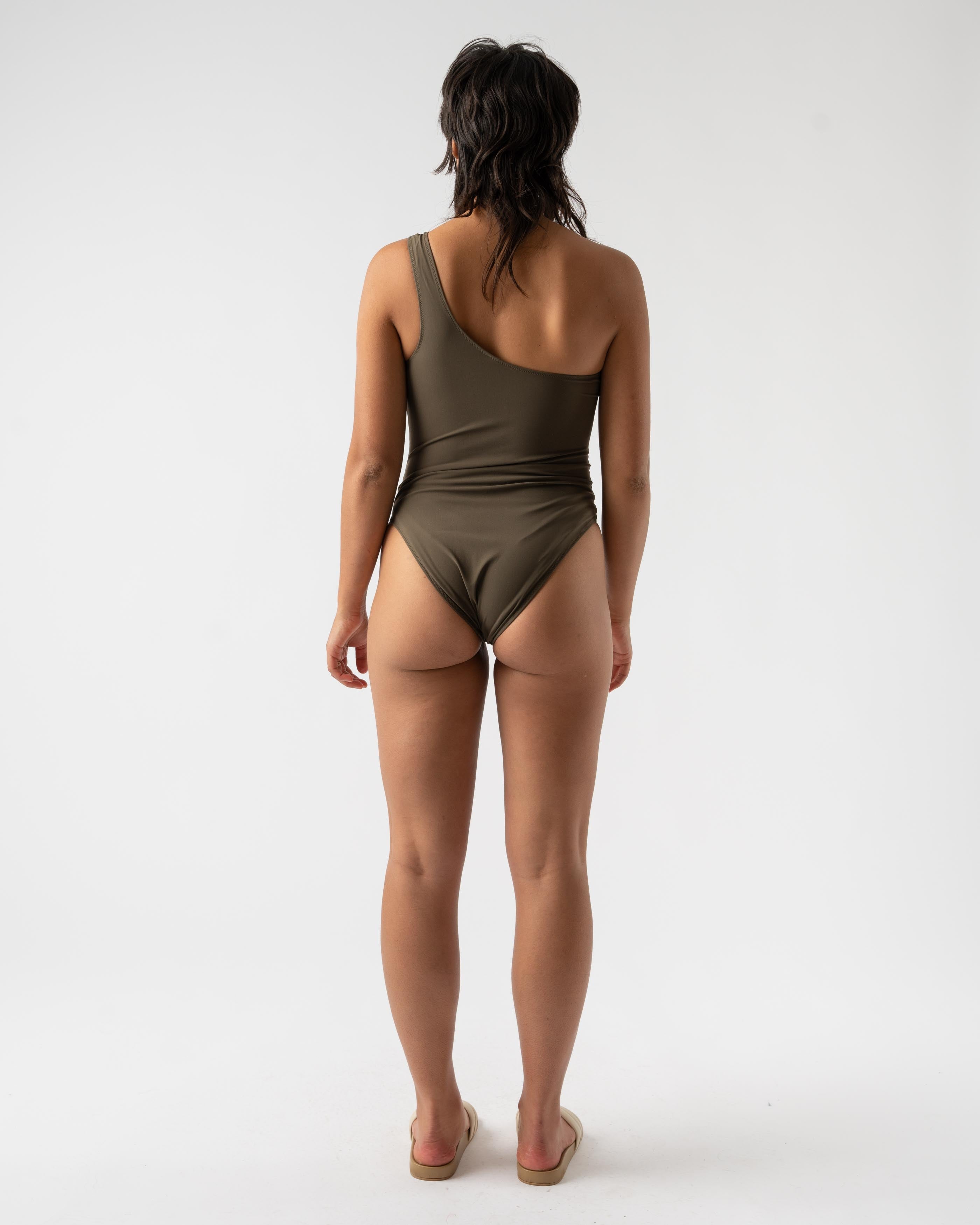 lido-ventinove-suit-in-olive-jake-and-jones-santa-barbara-boutique-sustainable-fashion-curated-designer-clothing